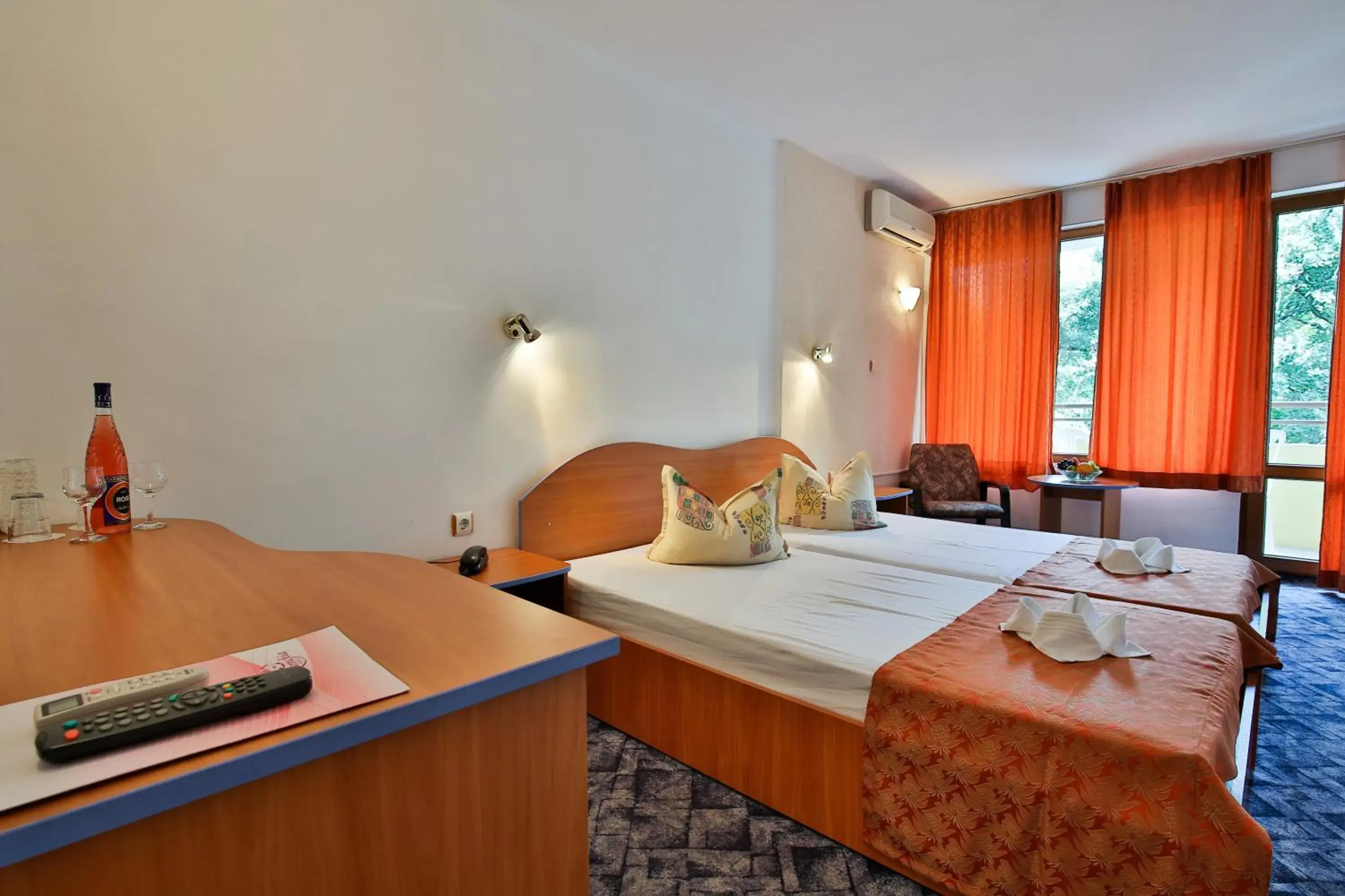 Bed in Kamchia Park Hotel - All Inclusive & Free Parking Bed in Kamchia Park Hotel - All Inclusive & Free Parking