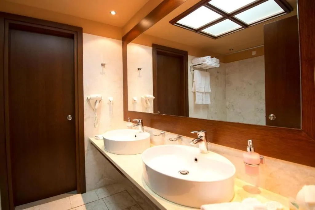 Bathroom in Kymi Palace