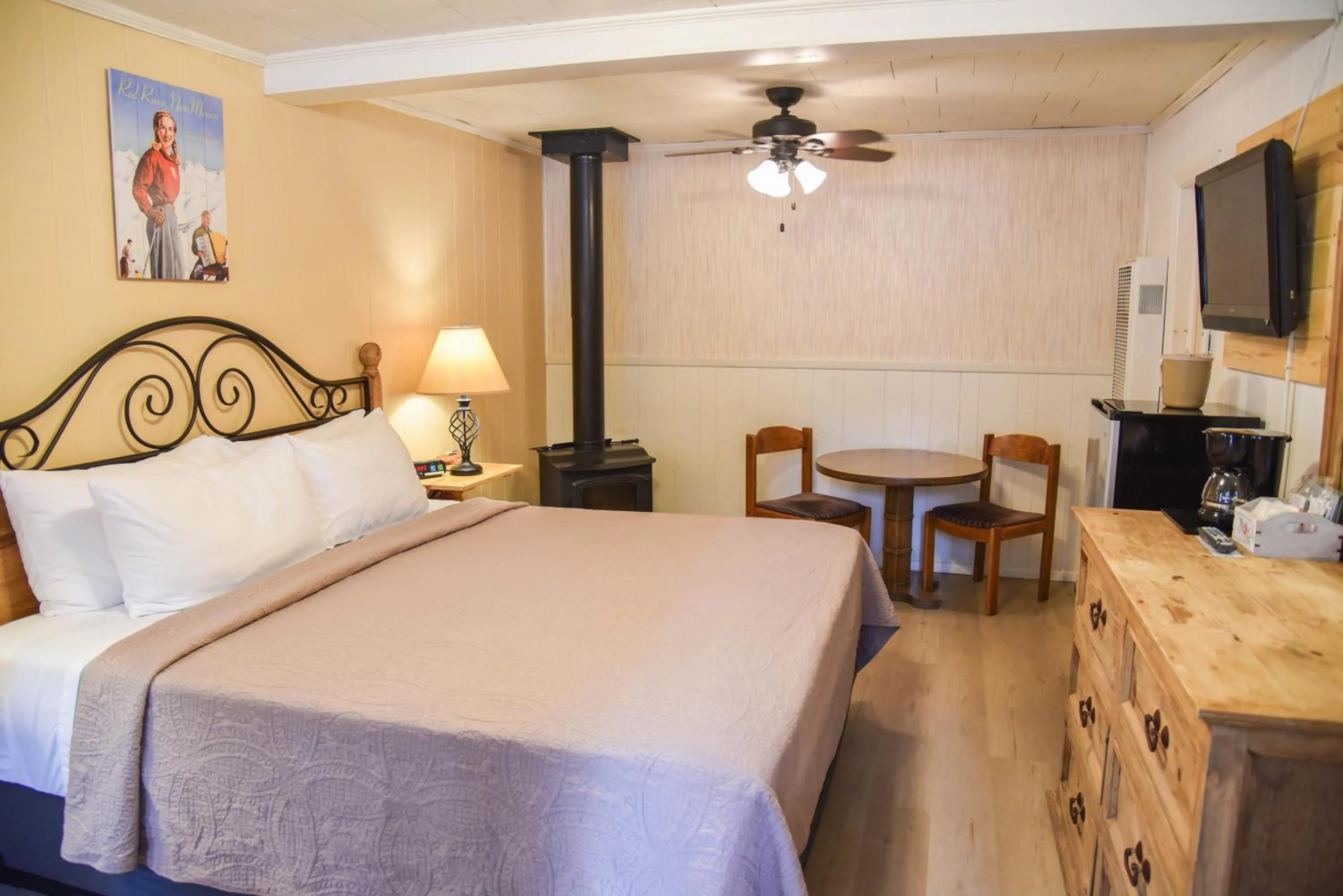 Bed in Alpine Lodge Red River