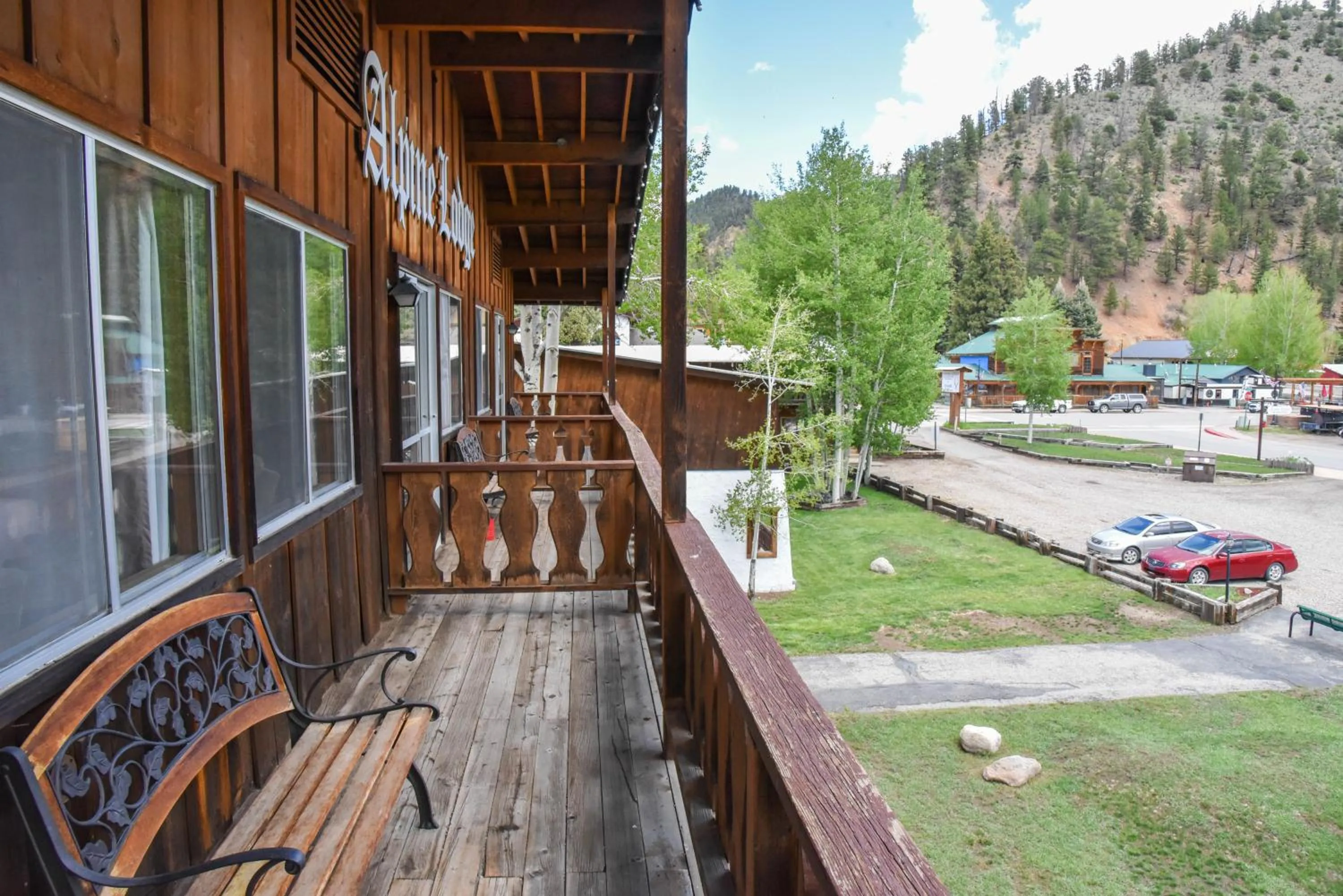 Day in Alpine Lodge Red River