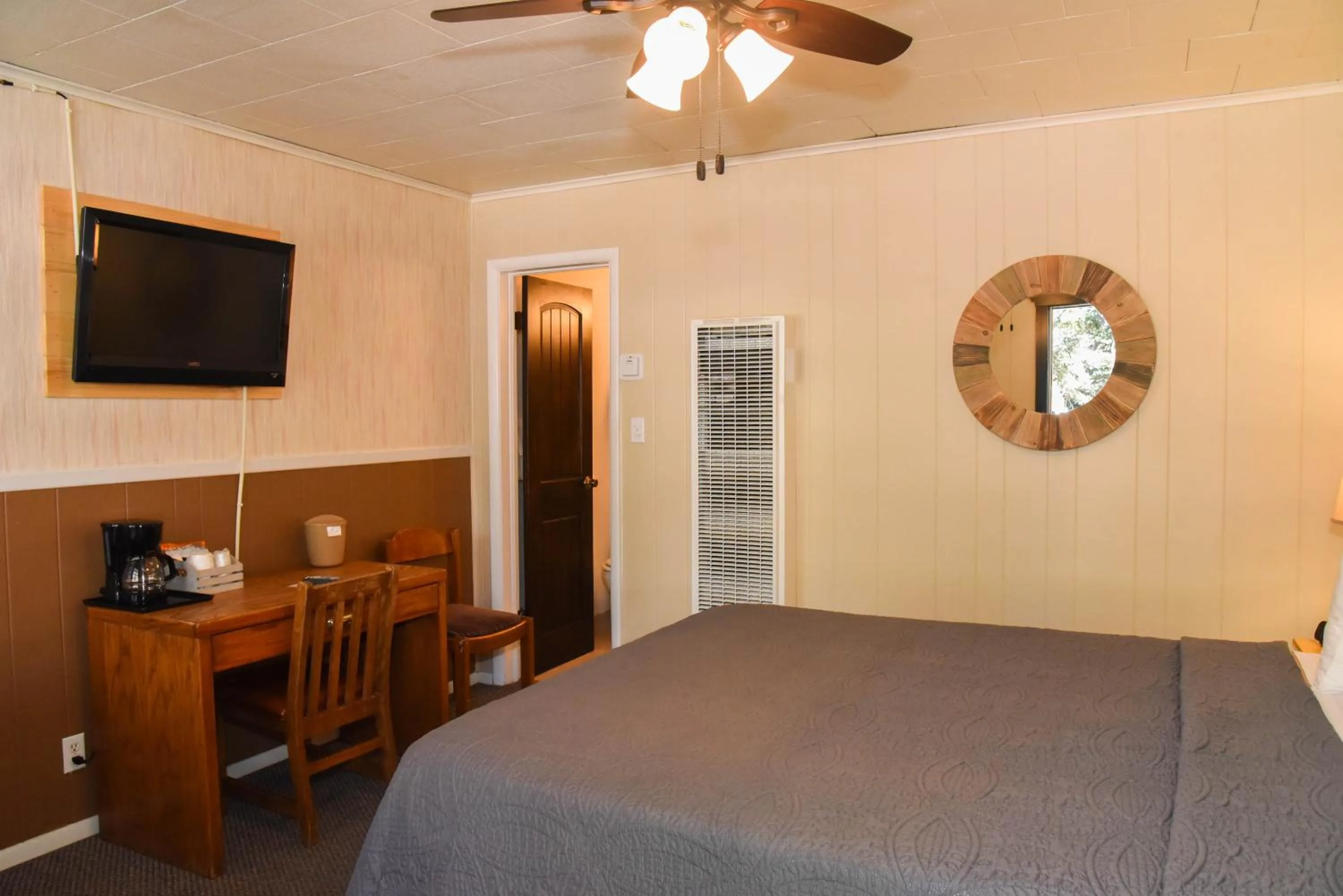 Bed in Alpine Lodge Red River