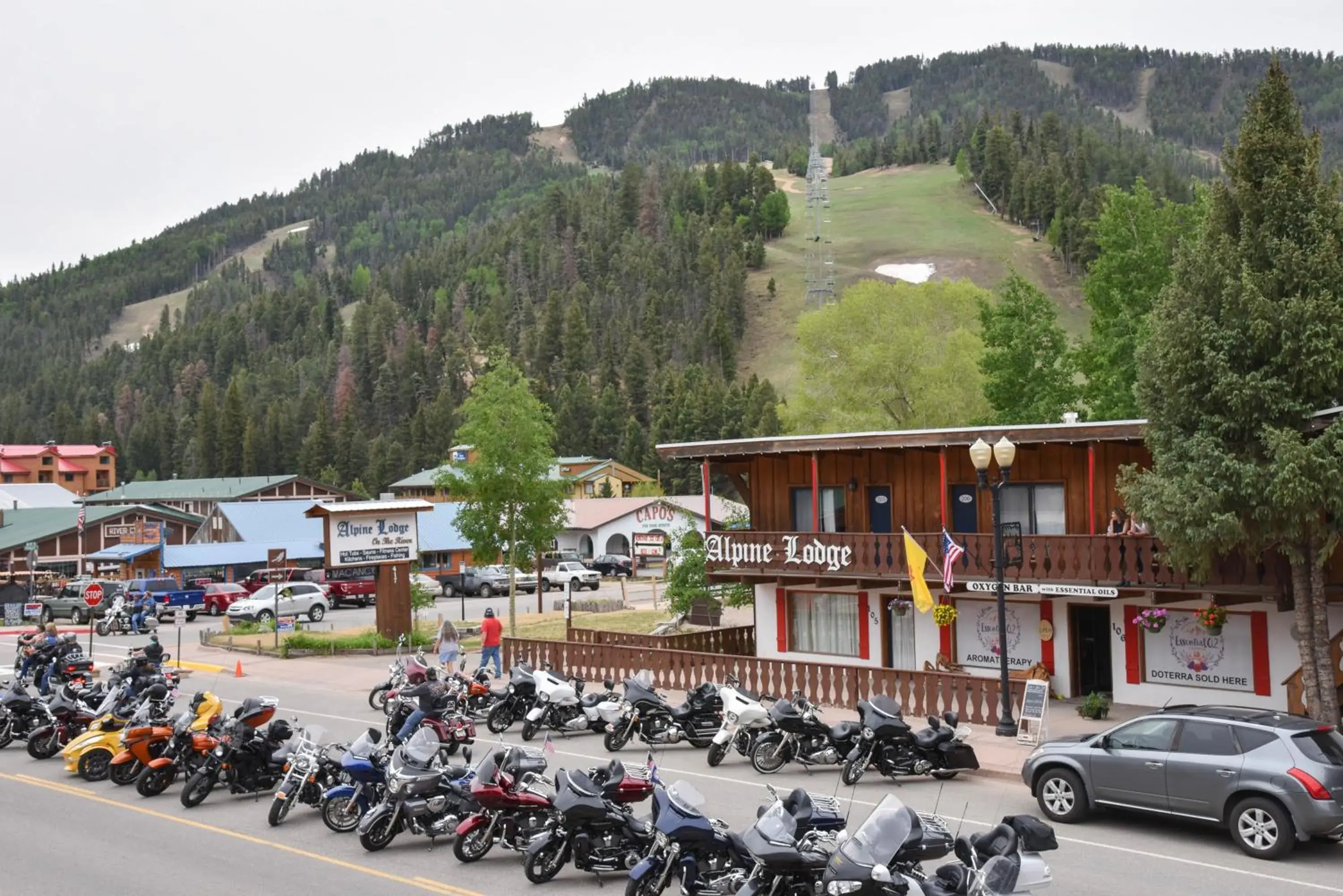 Property building in Alpine Lodge Red River Property building in Alpine Lodge Red River