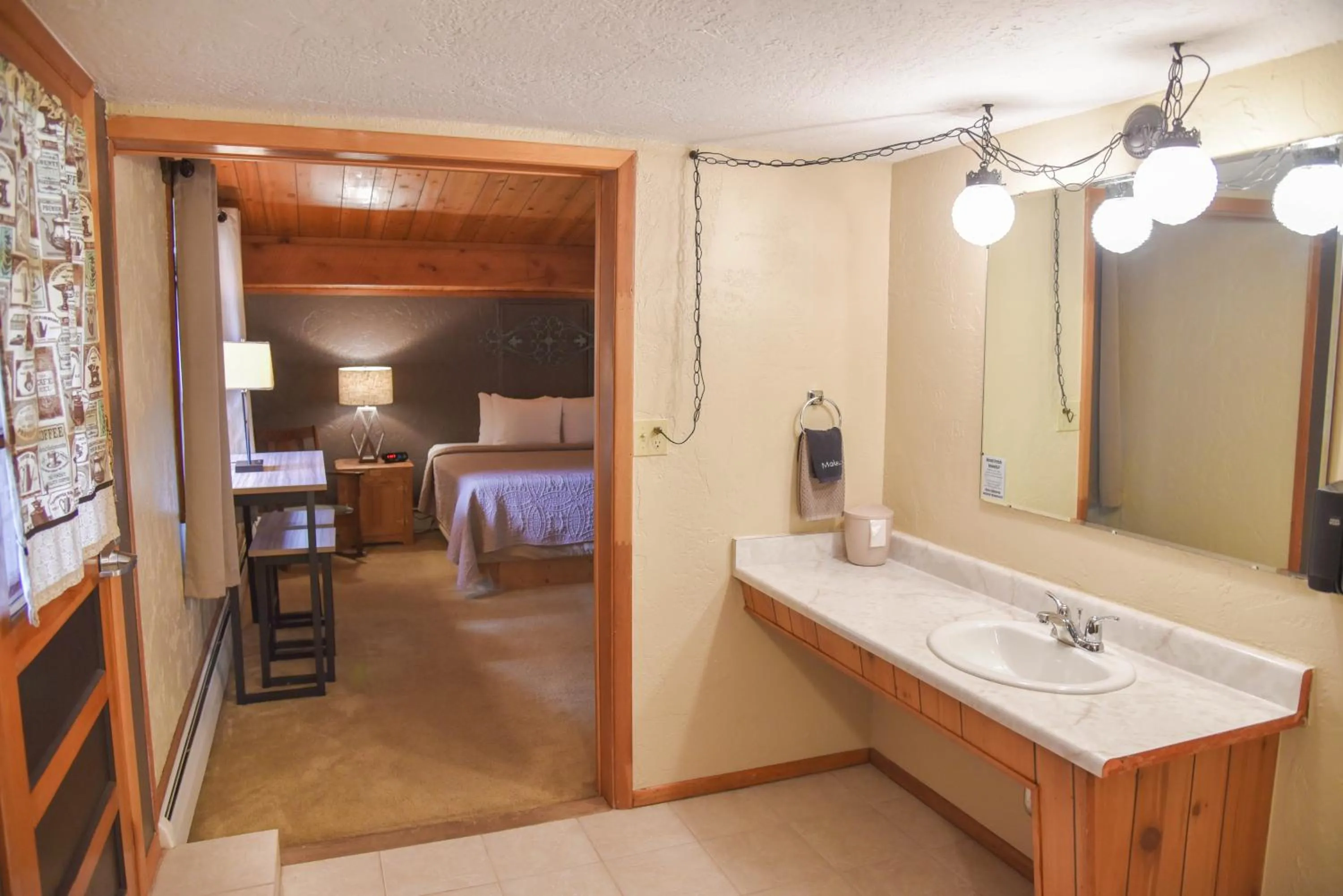 Bathroom in Alpine Lodge Red River