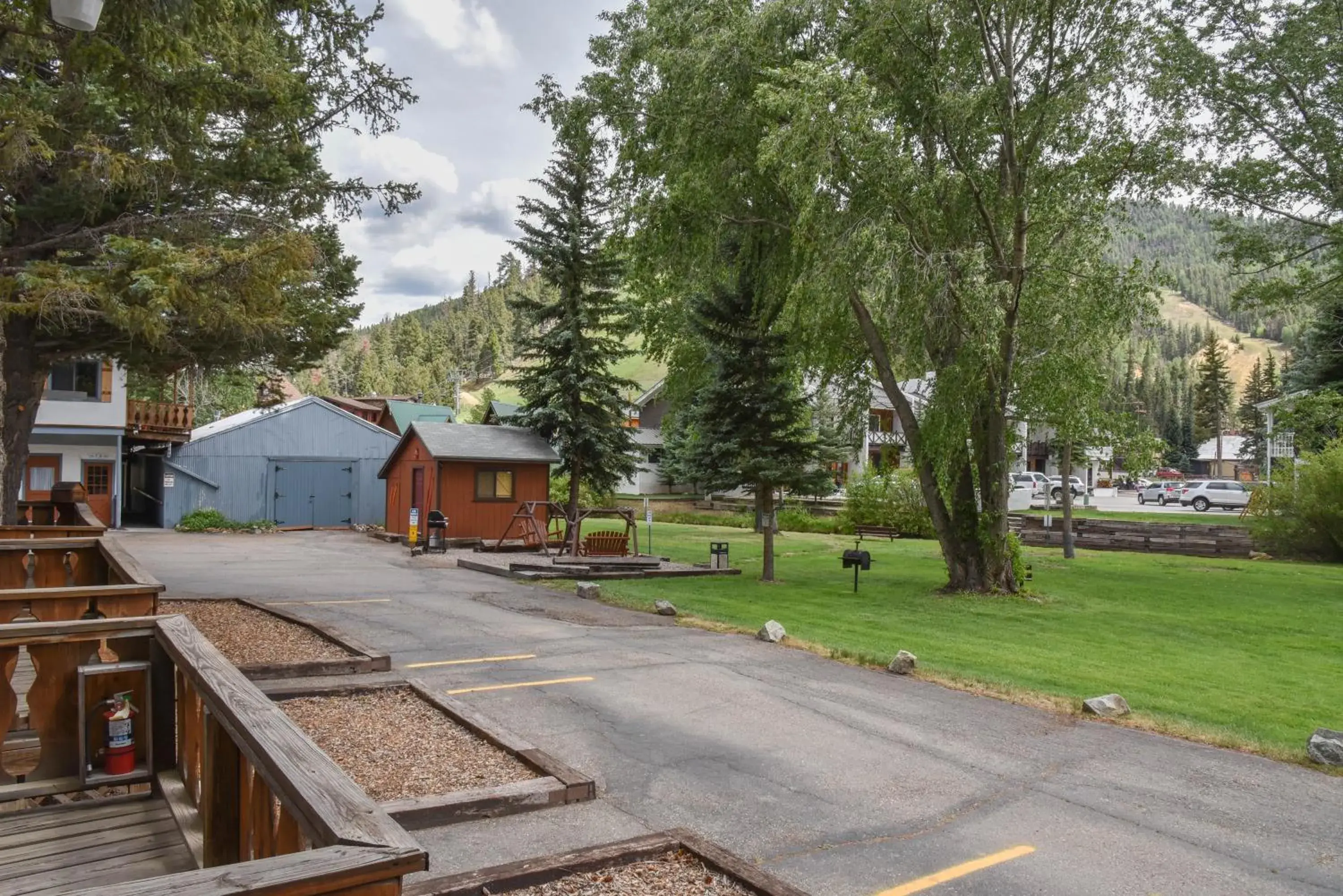 Property building in Alpine Lodge Red River Property building in Alpine Lodge Red River