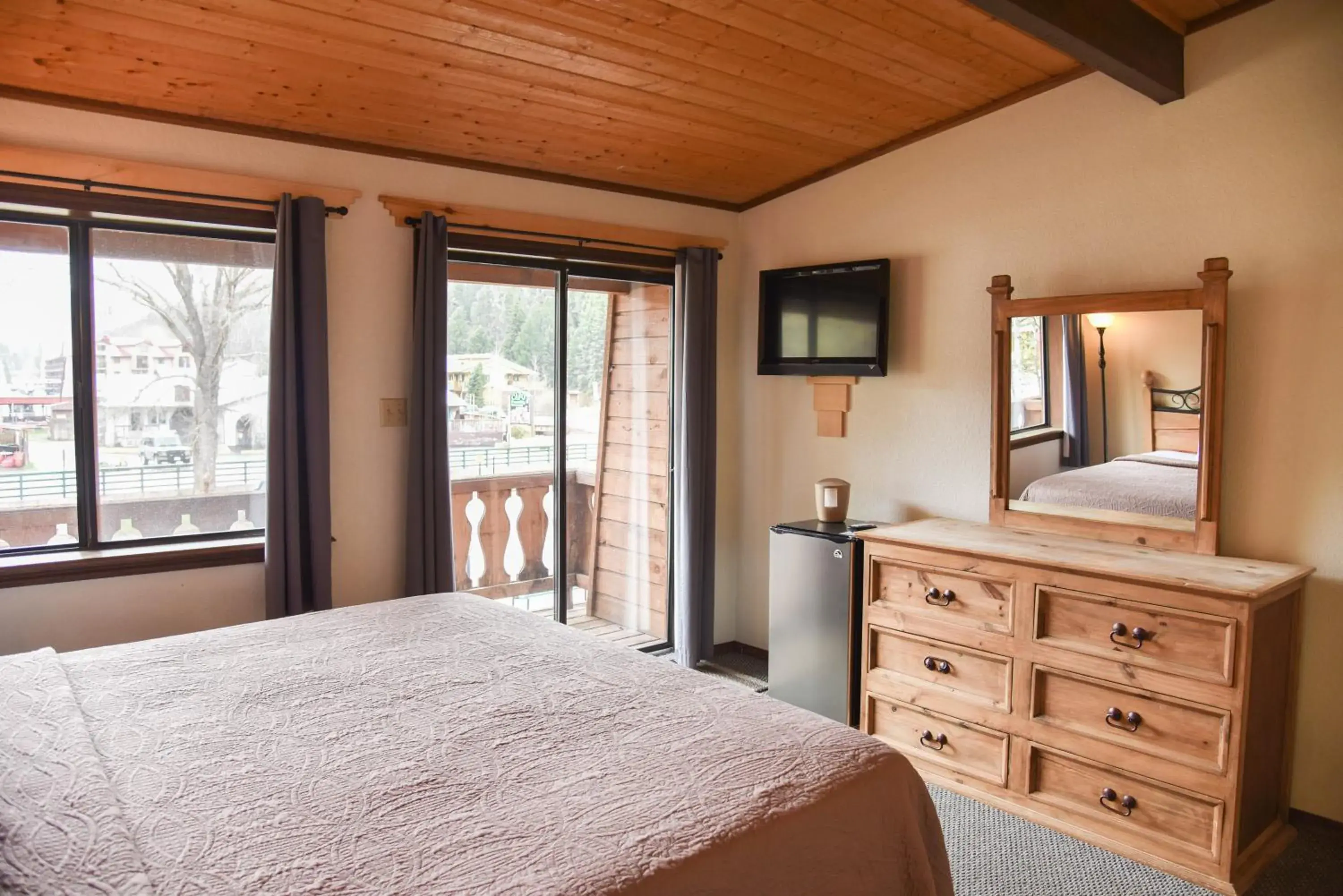 Bed in Alpine Lodge Red River Bed in Alpine Lodge Red River