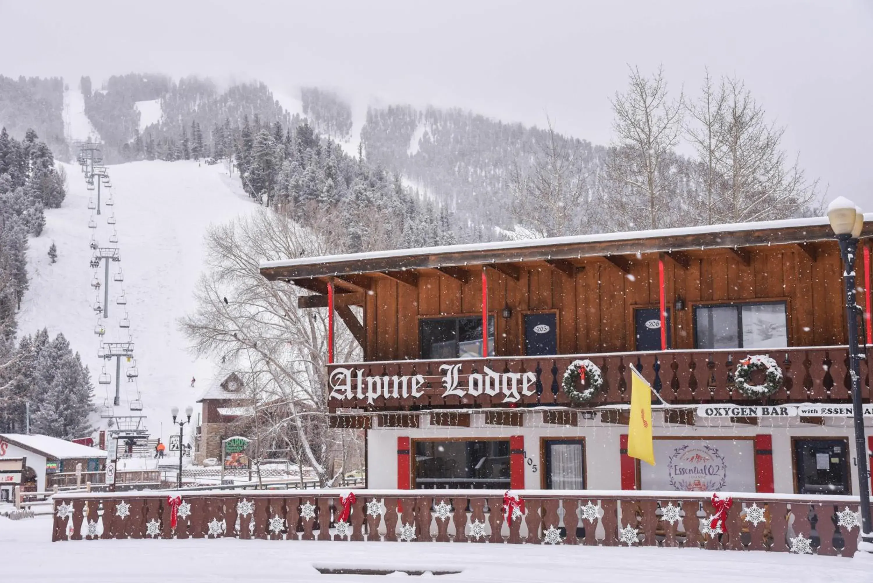 Property building in Alpine Lodge Red River Property building in Alpine Lodge Red River