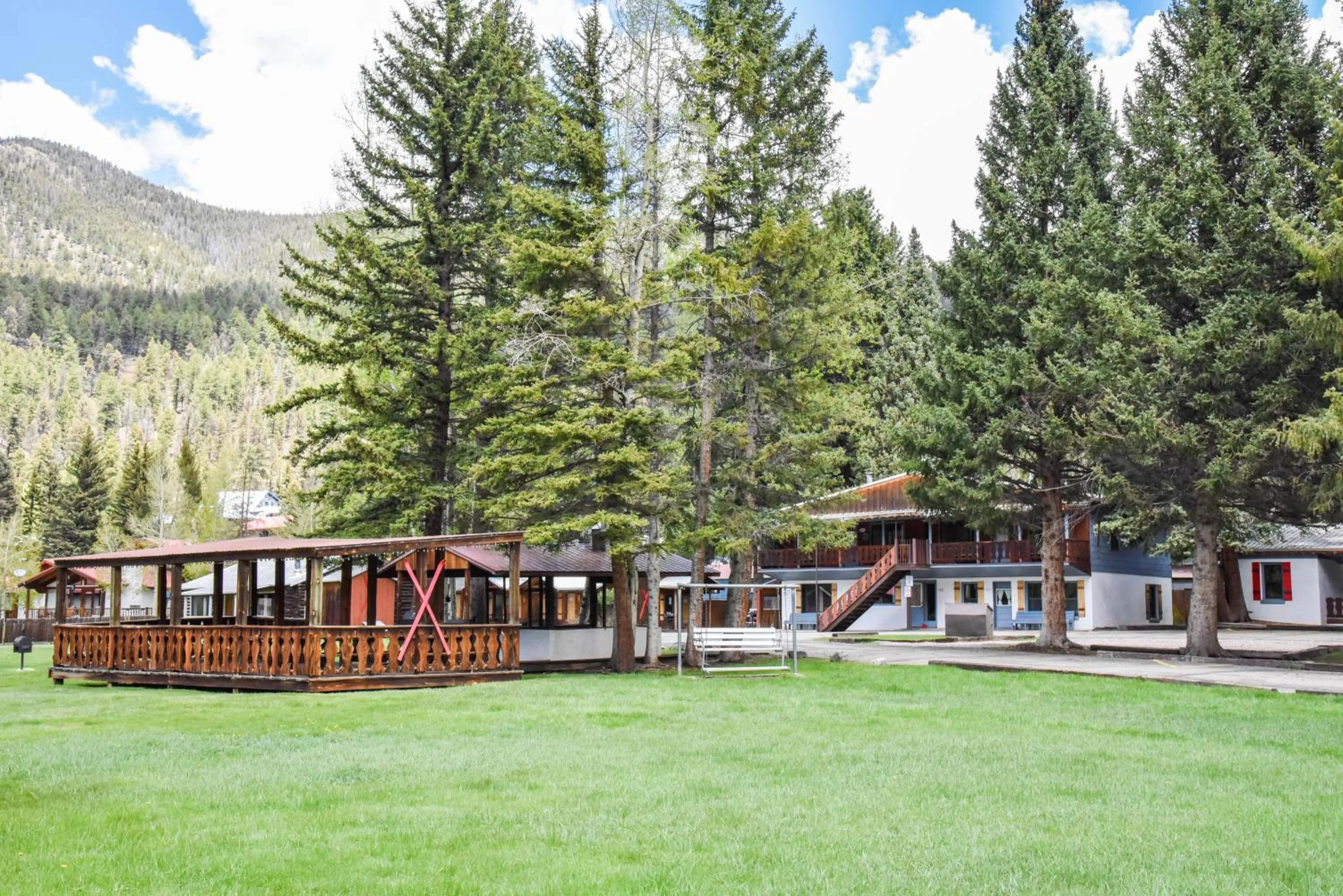 Alpine Lodge Red River