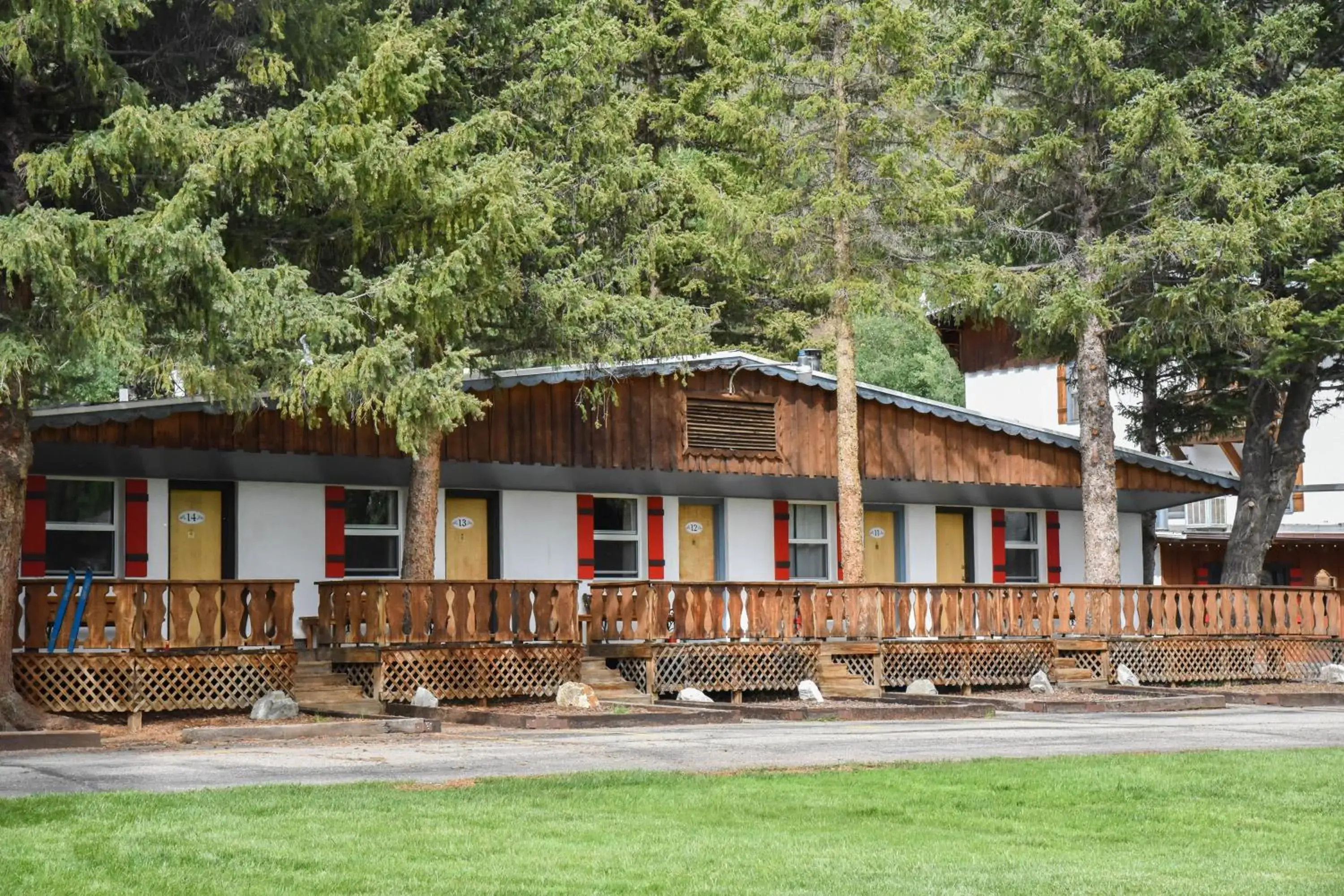 Property building in Alpine Lodge Red River Property building in Alpine Lodge Red River