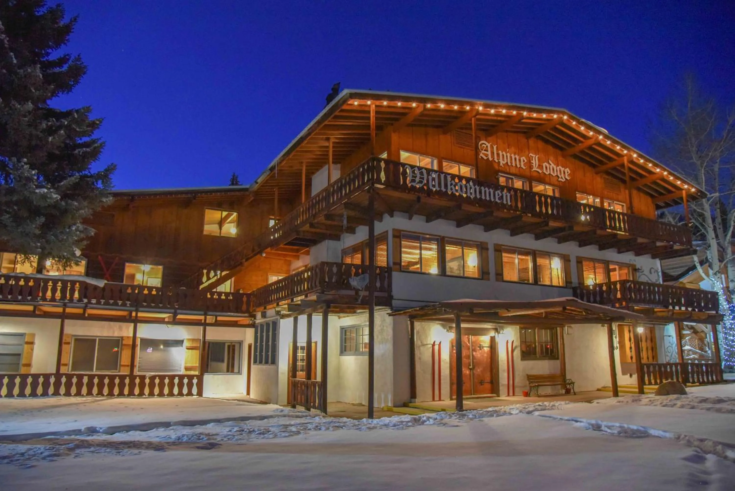 Property building in Alpine Lodge Red River