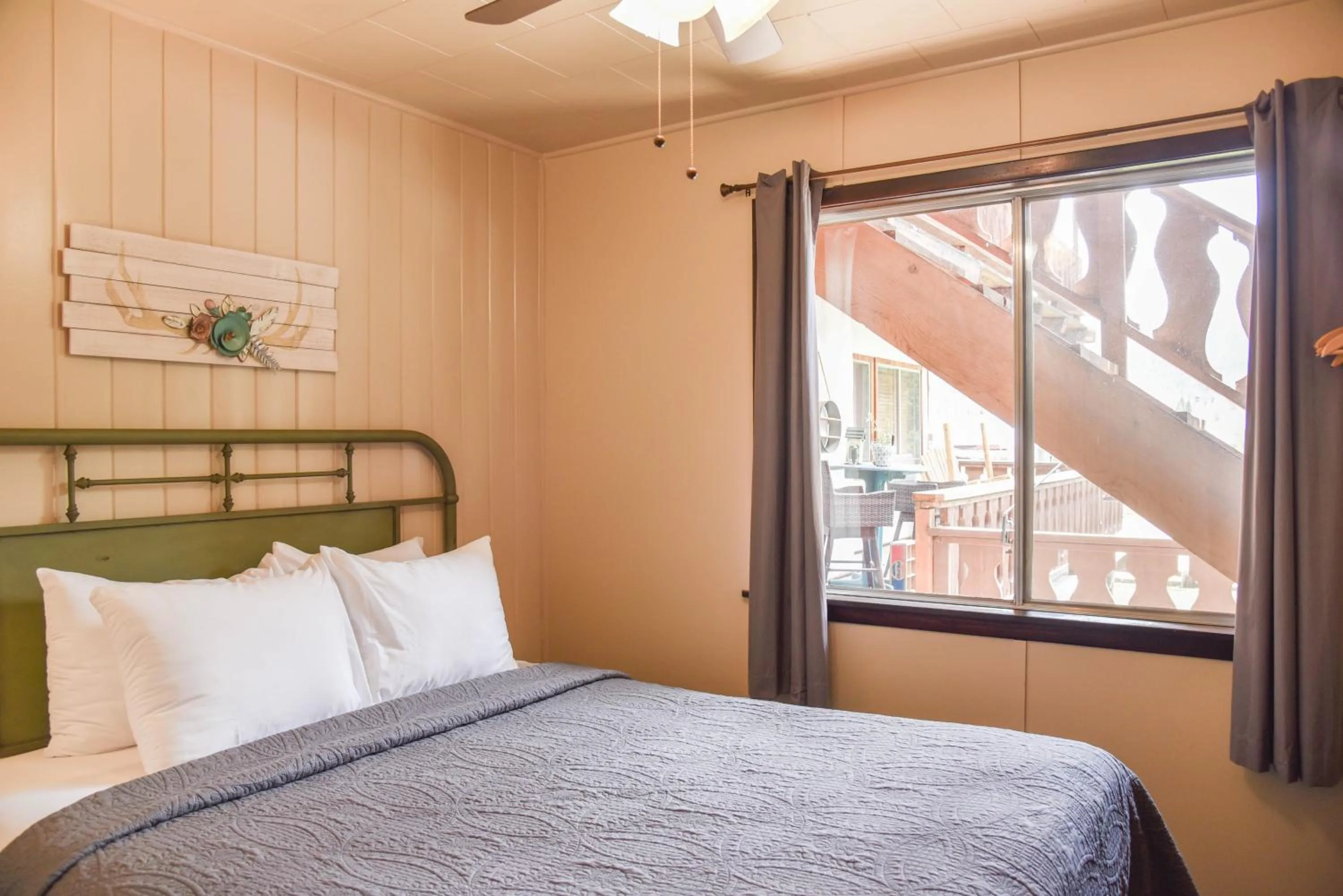 Bed in Alpine Lodge Red River