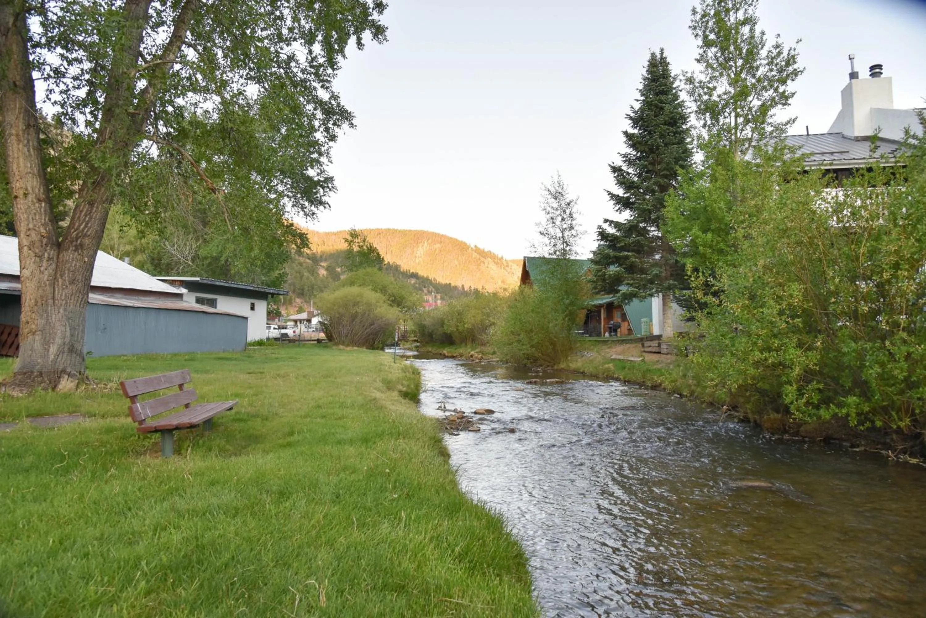 Mountain view in Alpine Lodge Red River