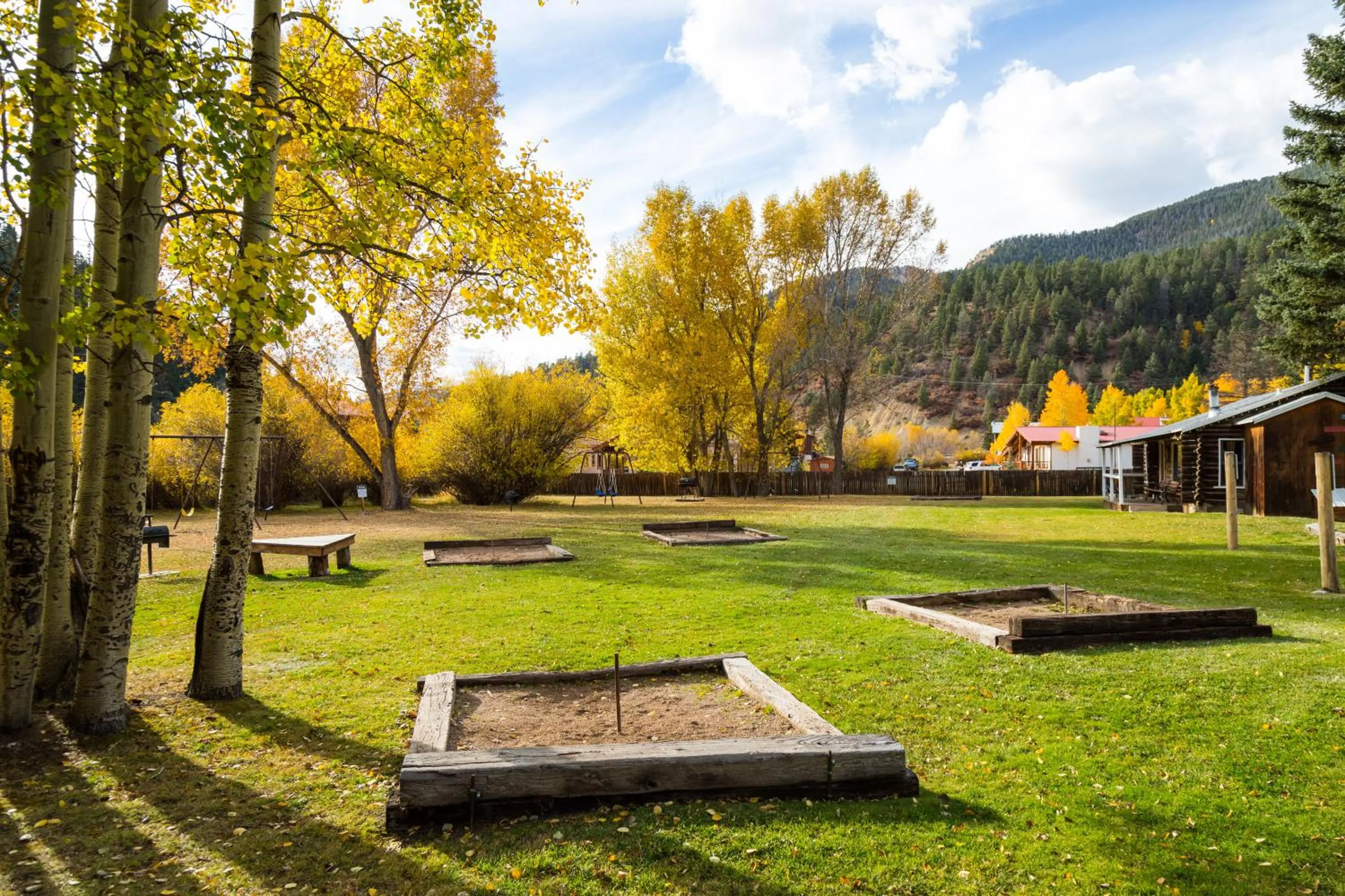 Property building in Alpine Lodge Red River