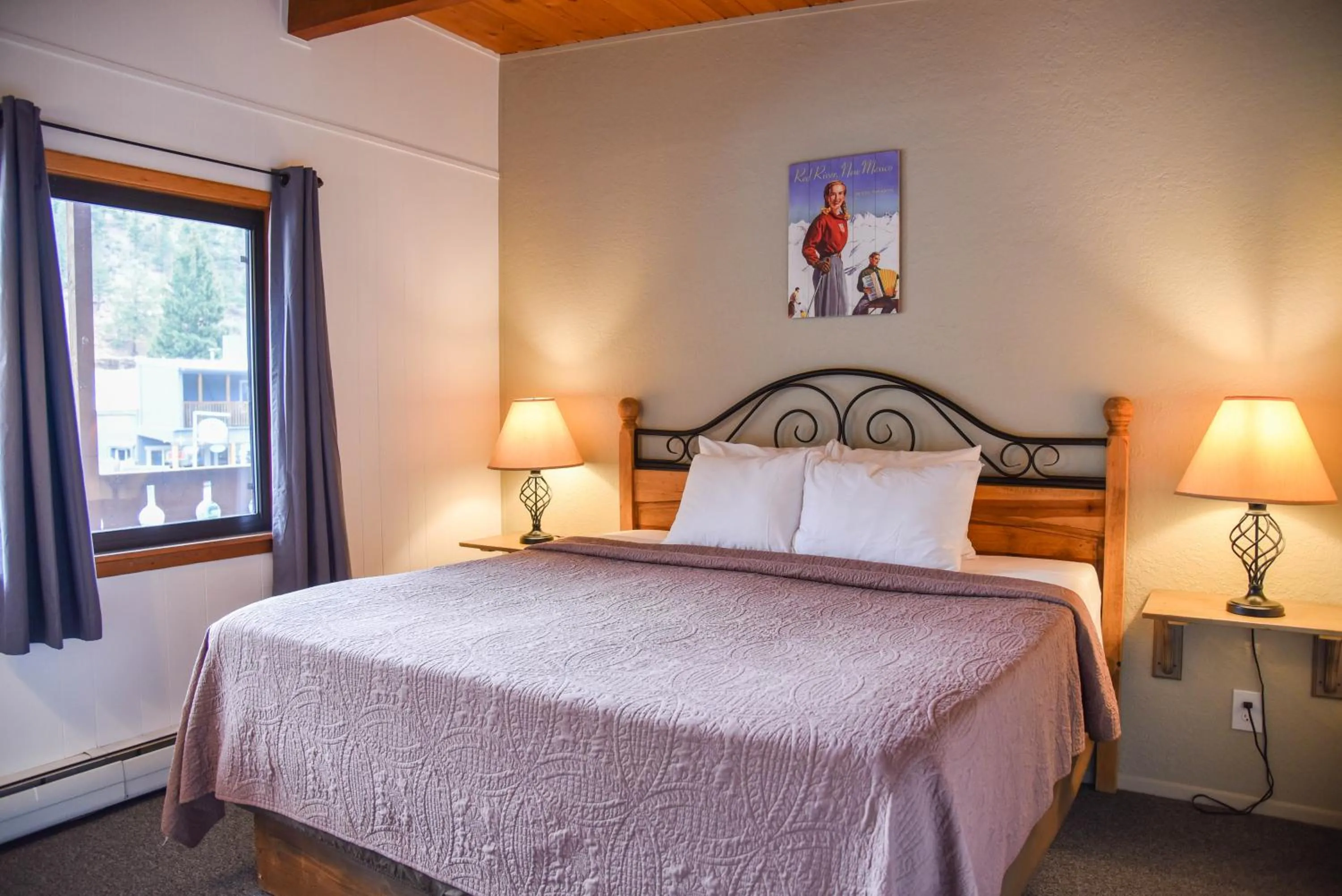 Bed in Alpine Lodge Red River