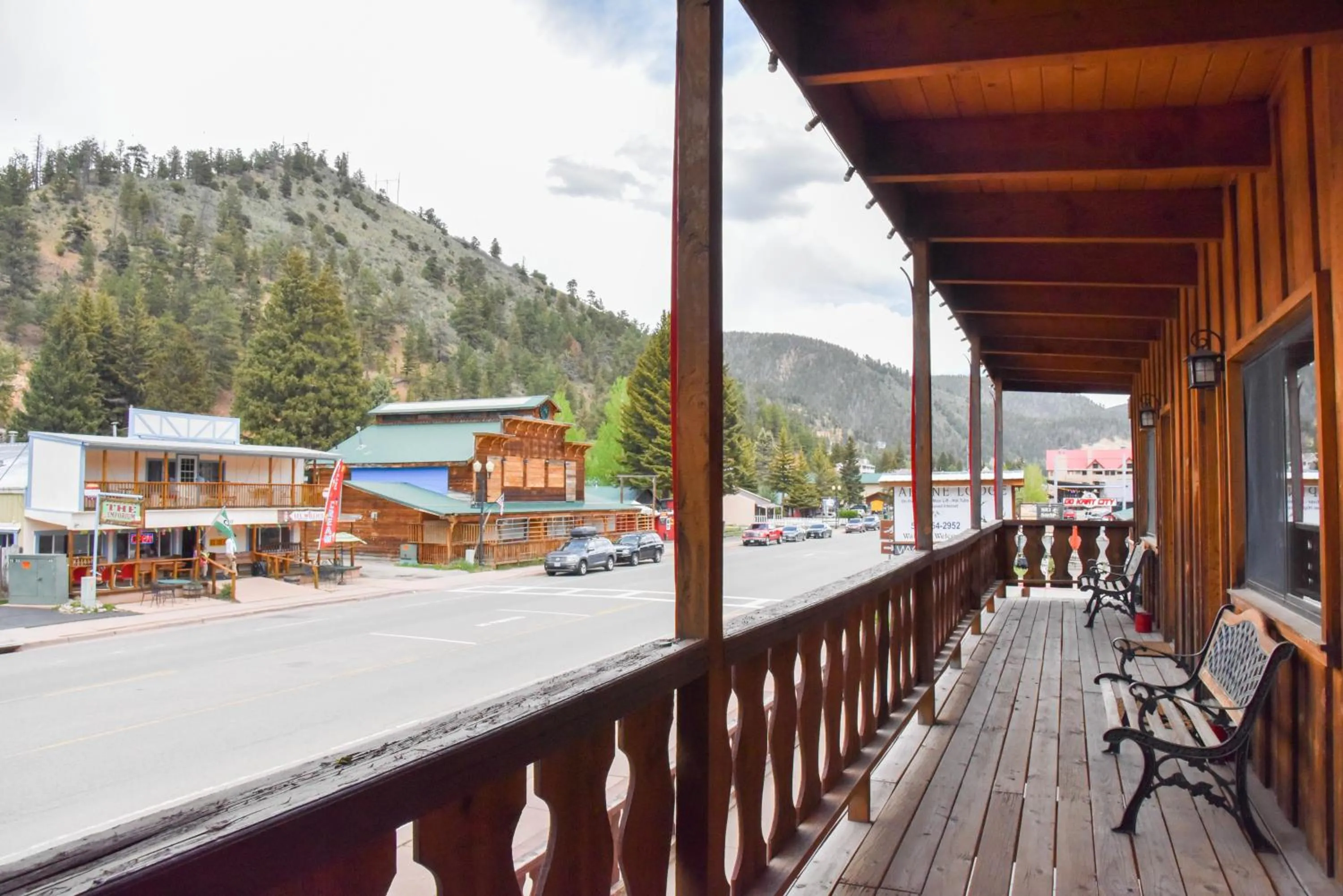 Alpine Lodge Red River