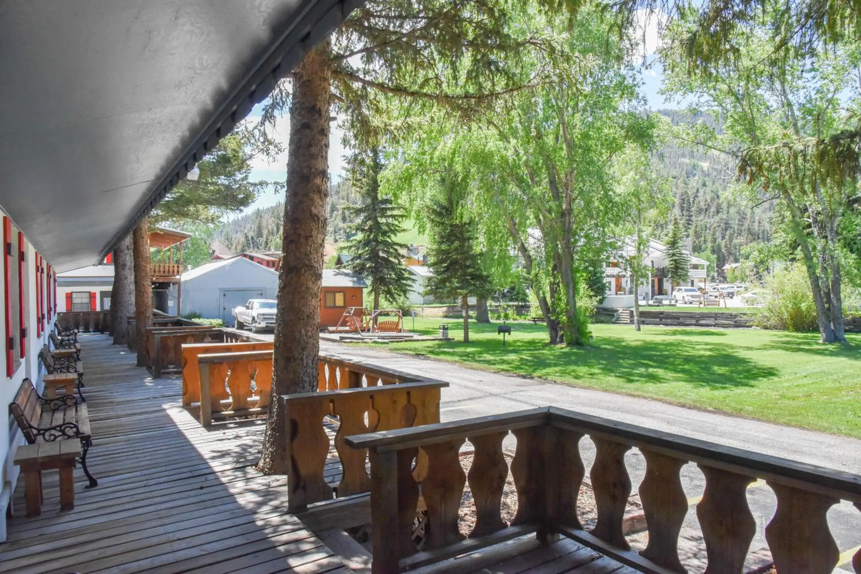 Patio in Alpine Lodge Red River Patio in Alpine Lodge Red River