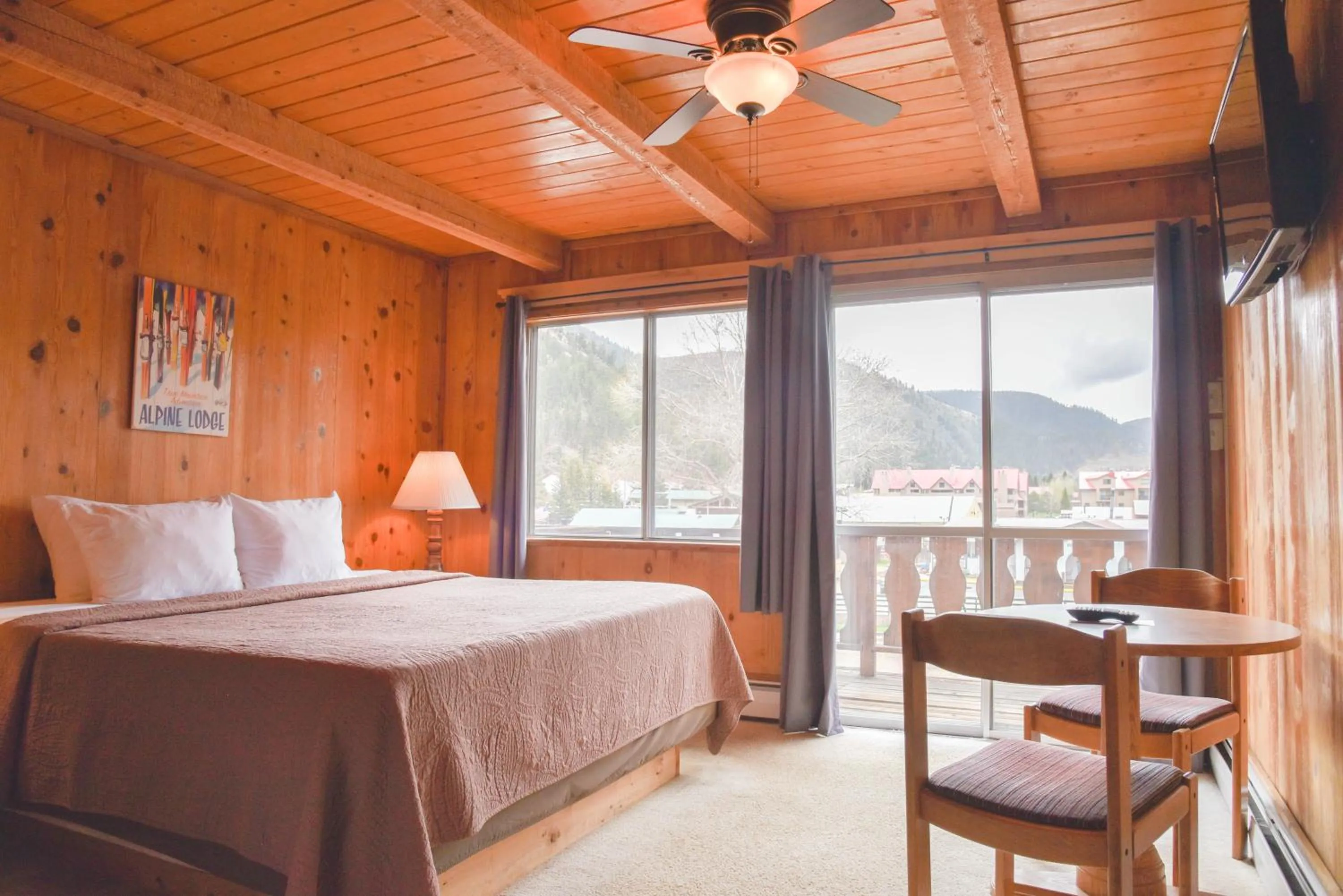 Bed in Alpine Lodge Red River