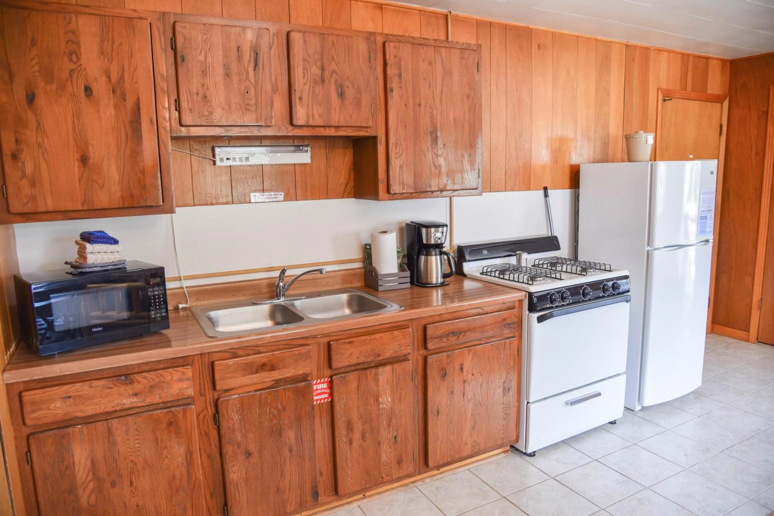 Kitchen or kitchenette in Alpine Lodge Red River