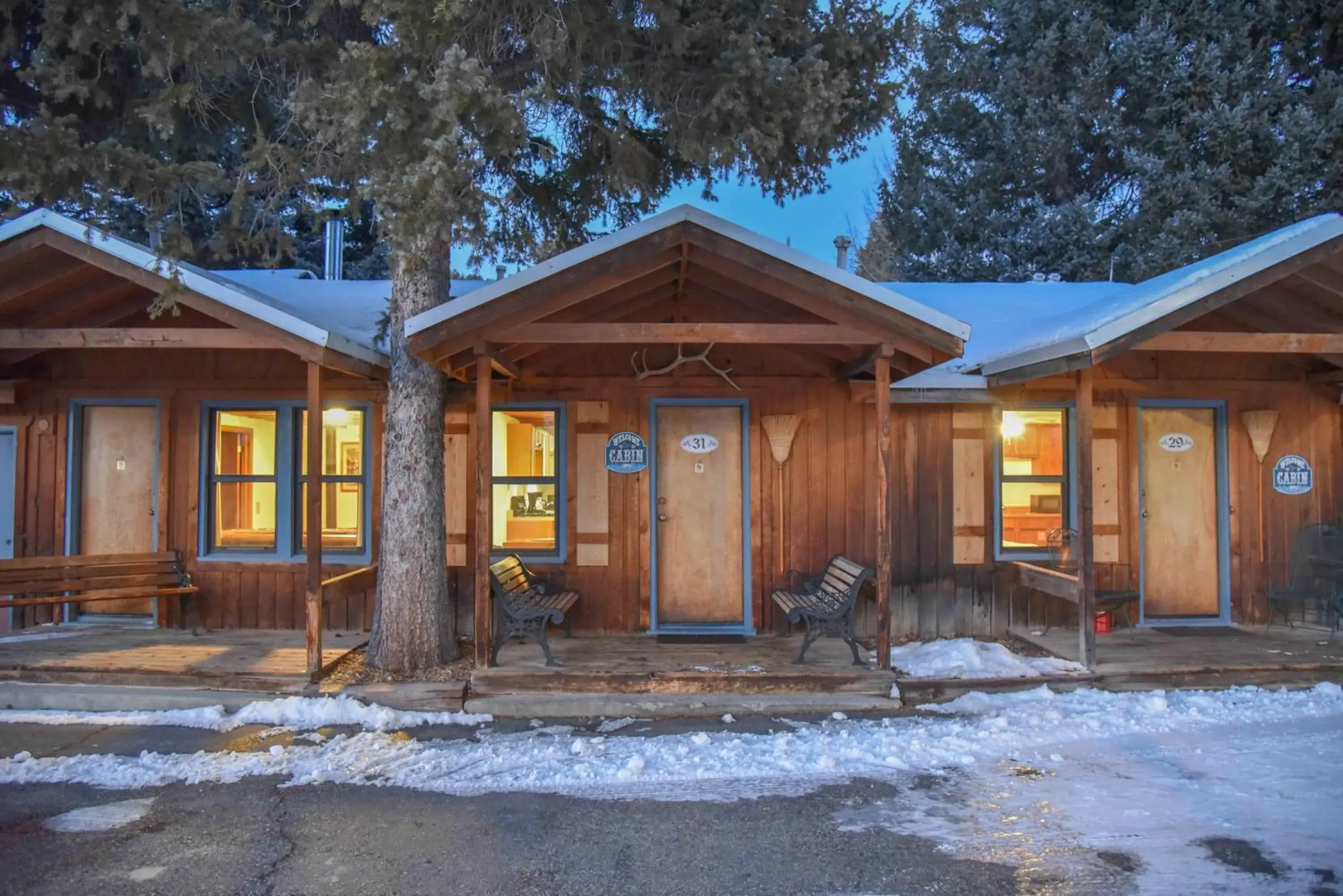 Property building in Alpine Lodge Red River Property building in Alpine Lodge Red River