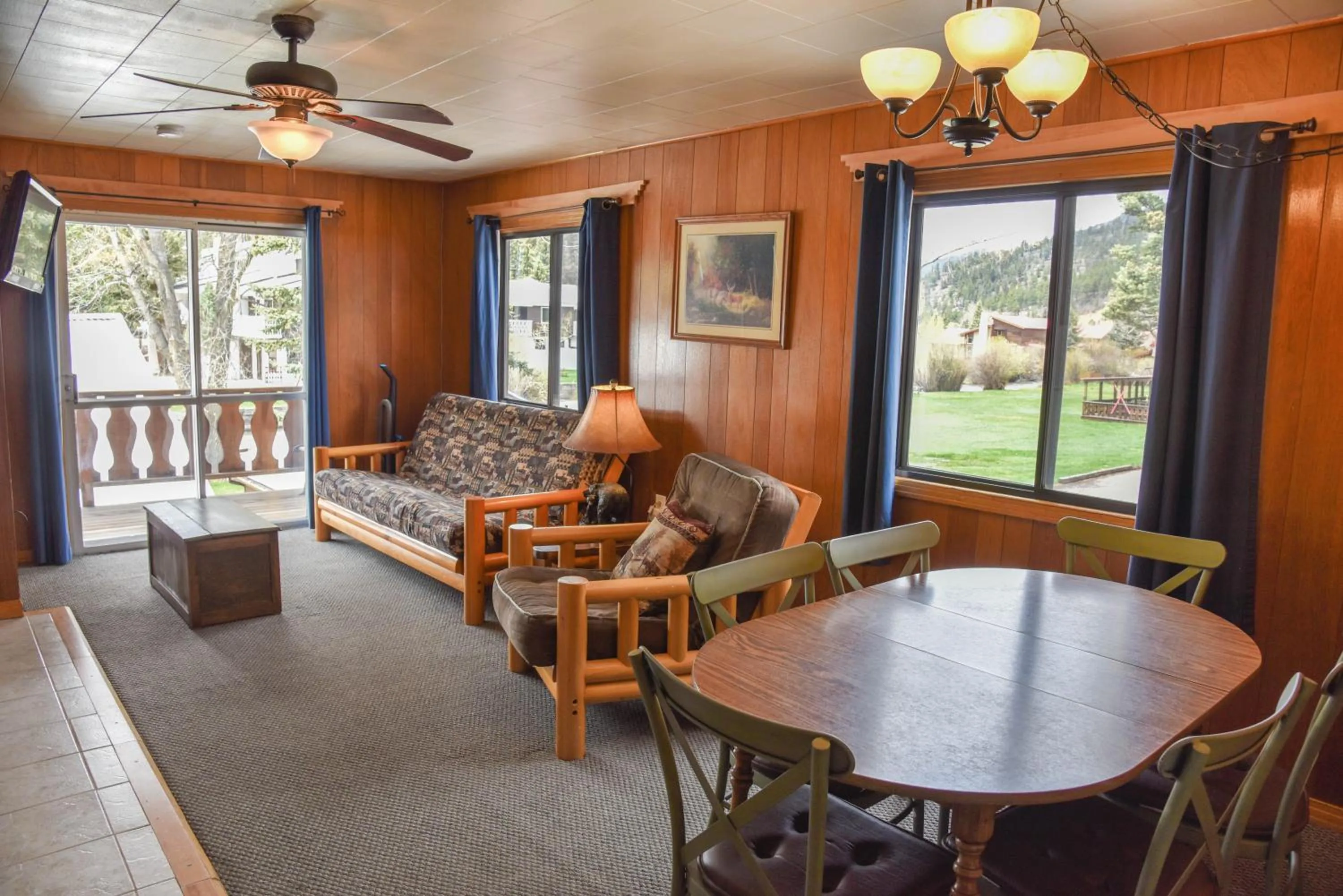Patio in Alpine Lodge Red River