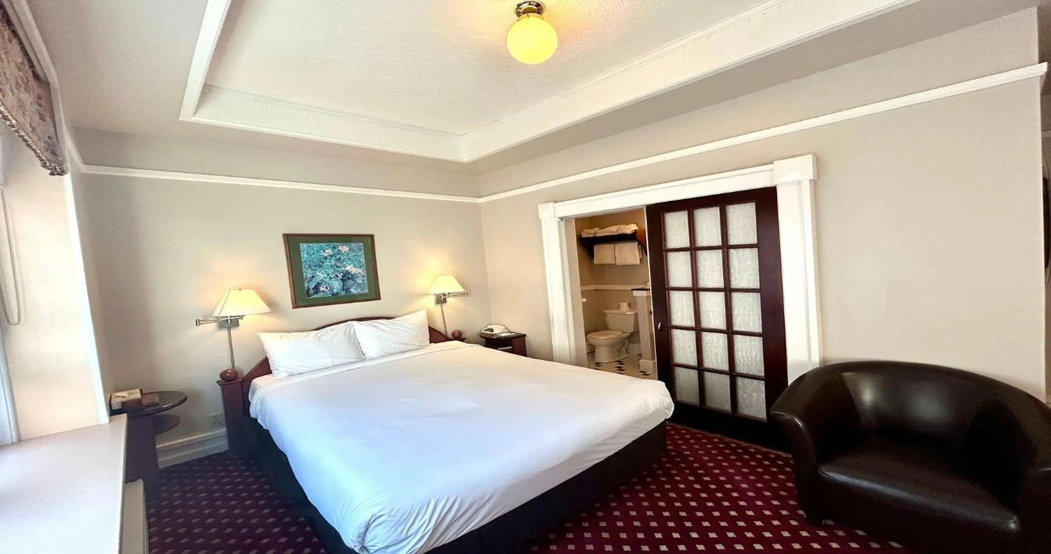 Photo of the whole room, Bed in The Bedford Regency Hotel