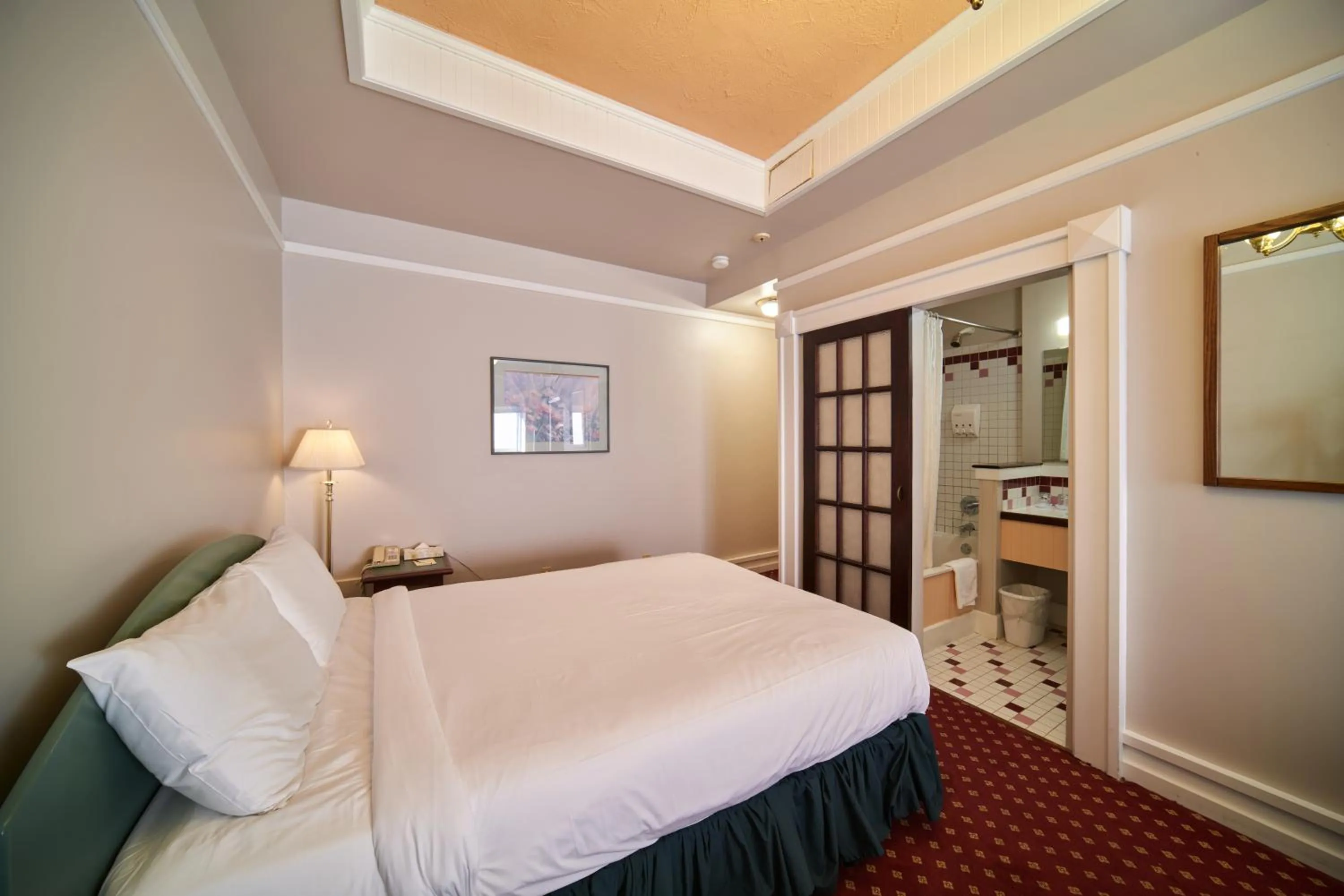 Bedroom, Bed in The Bedford Regency Hotel