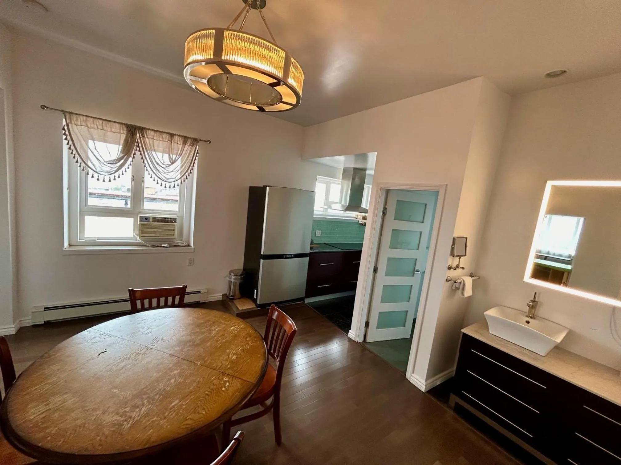 Kitchen or kitchenette in The Bedford Regency Hotel