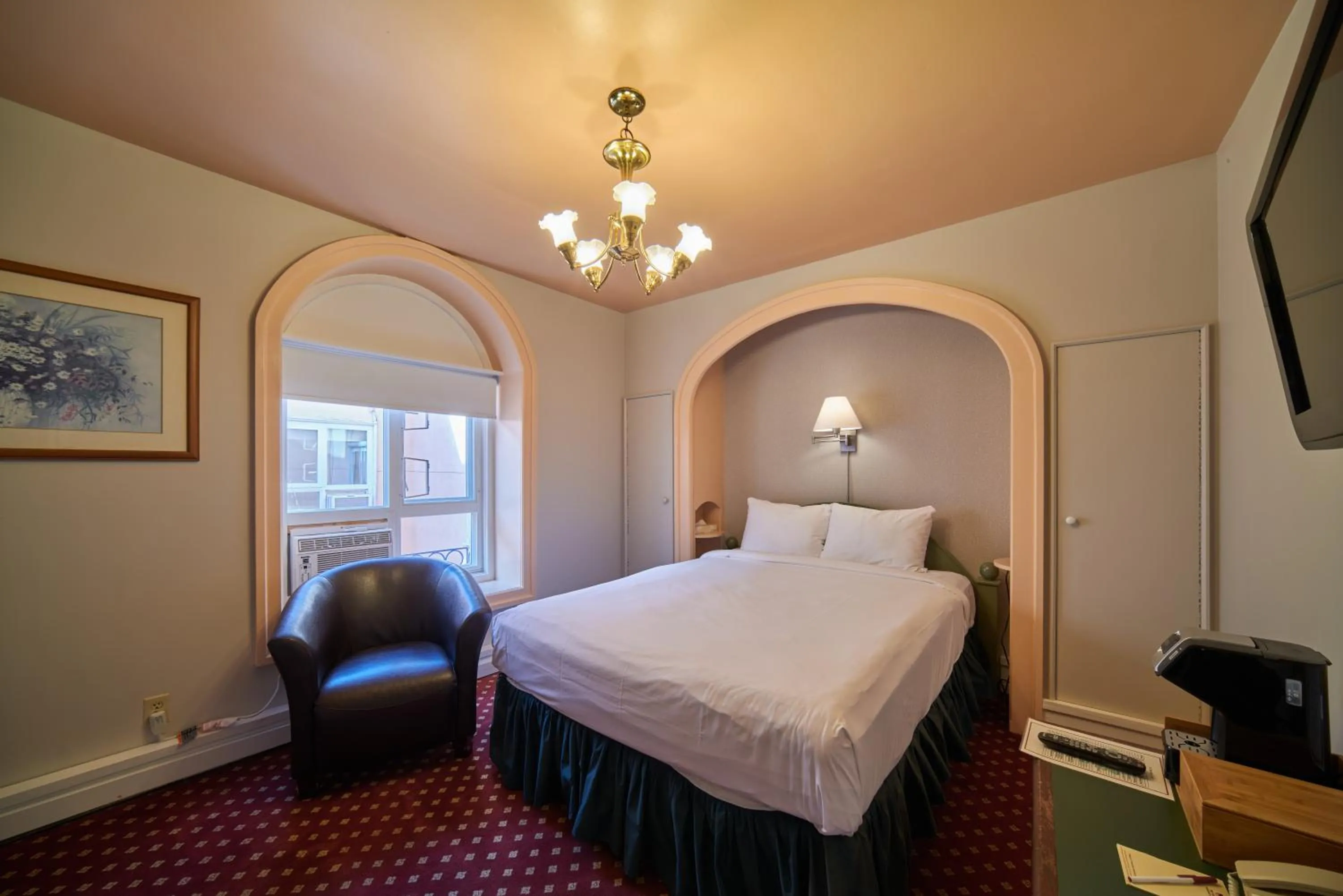 Bedroom, Bed in The Bedford Regency Hotel
