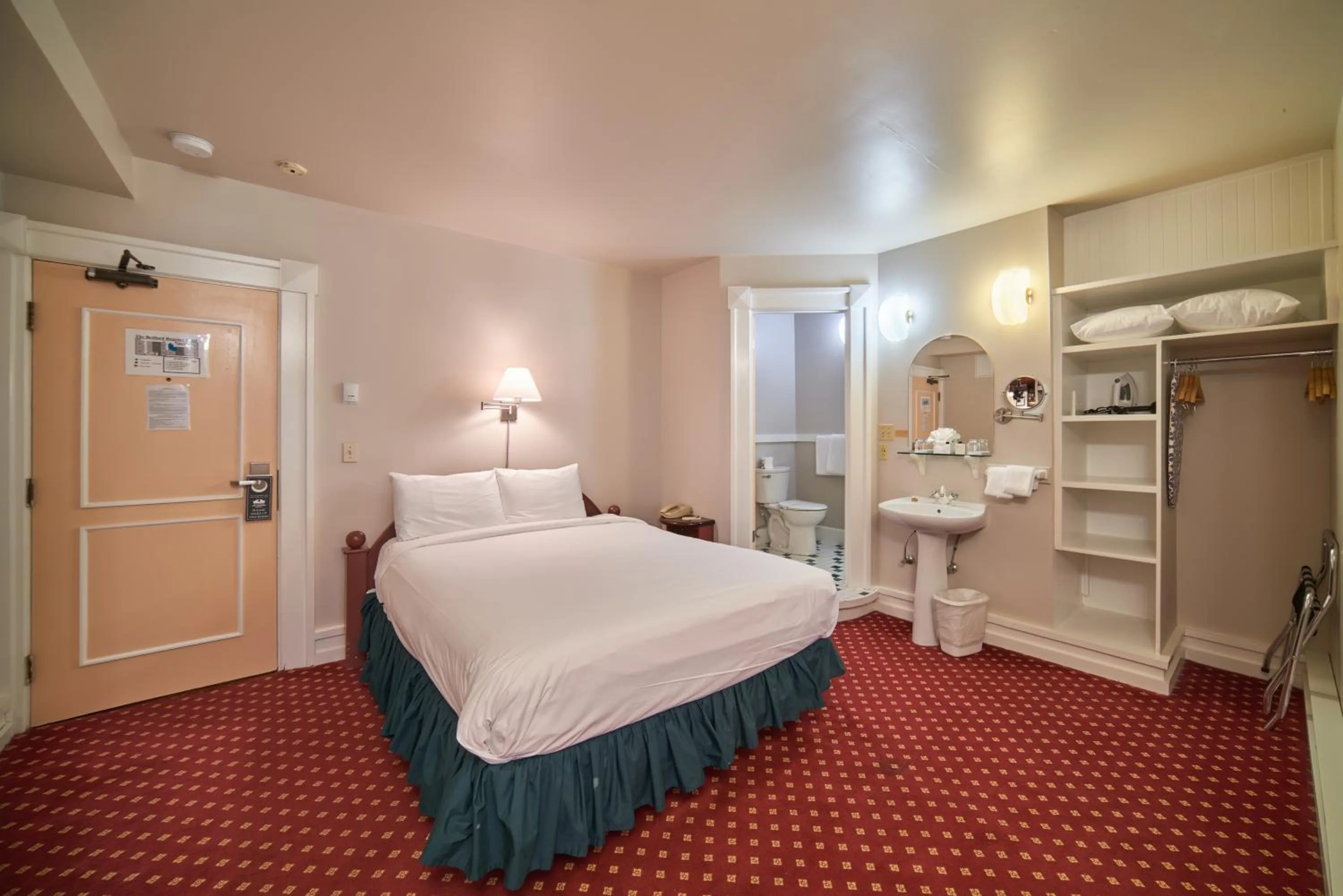 Bedroom, Bed in The Bedford Regency Hotel