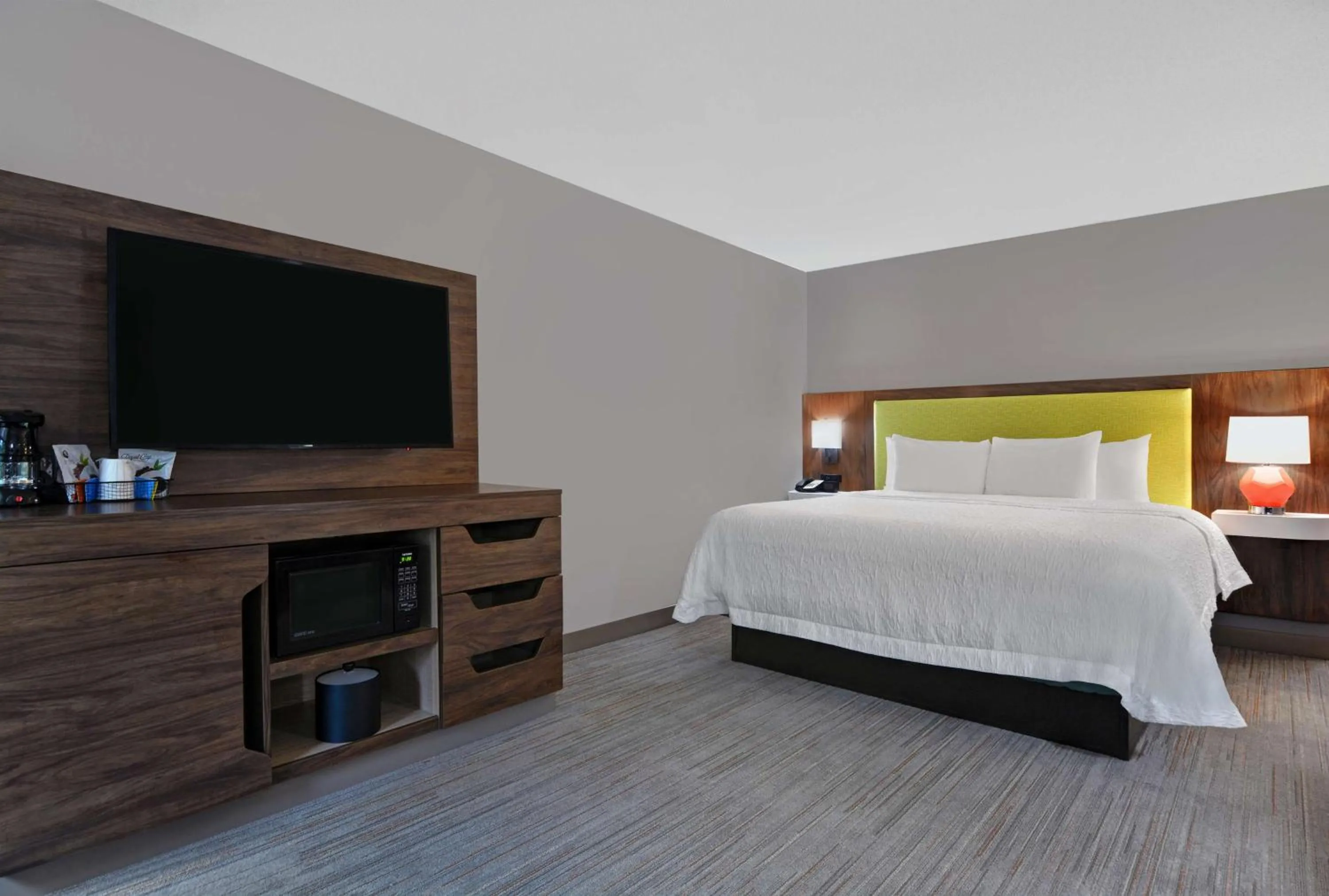 Bedroom, Bed in Hampton Inn Charlotte Monroe