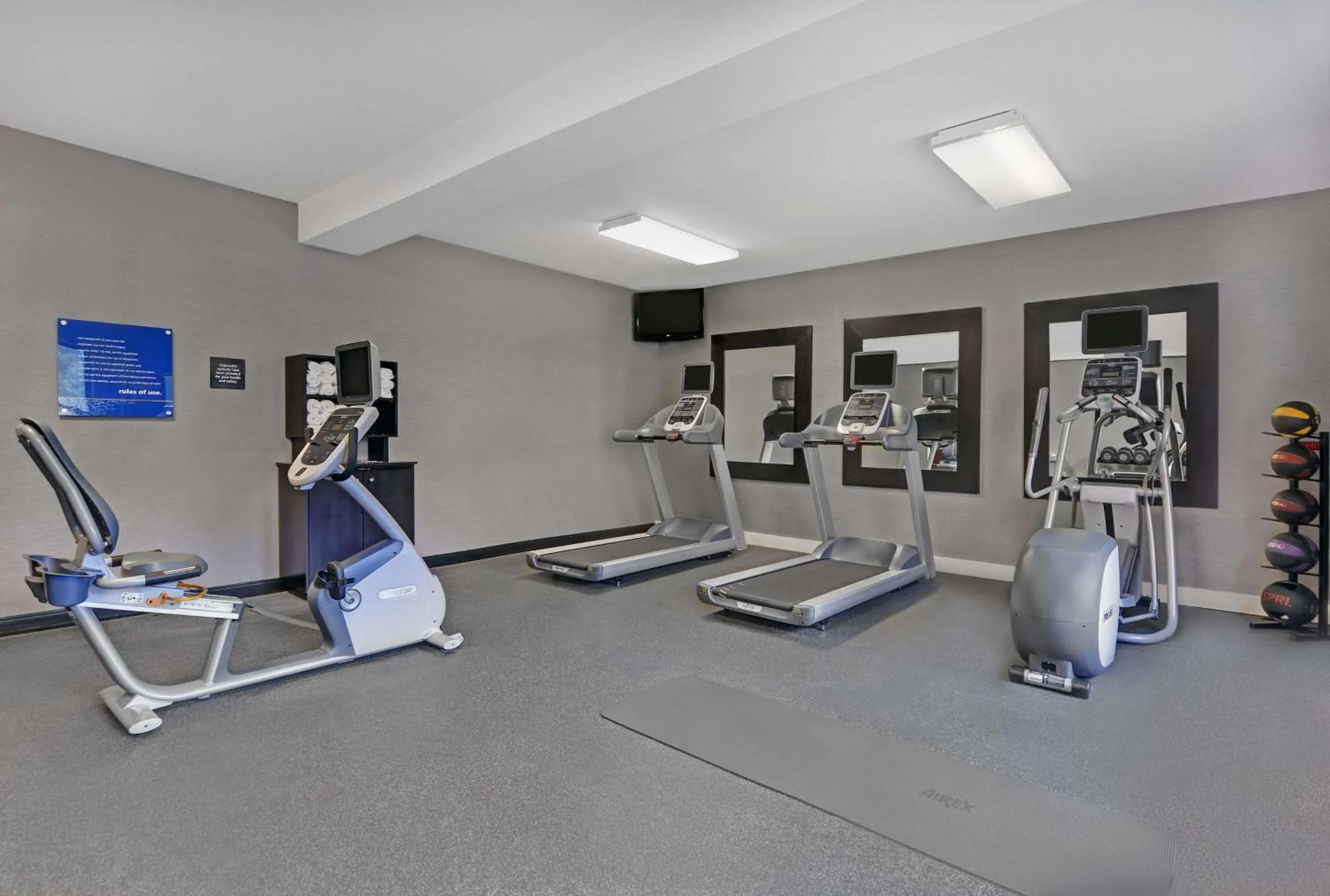 Fitness centre/facilities in Hampton Inn Charlotte Monroe