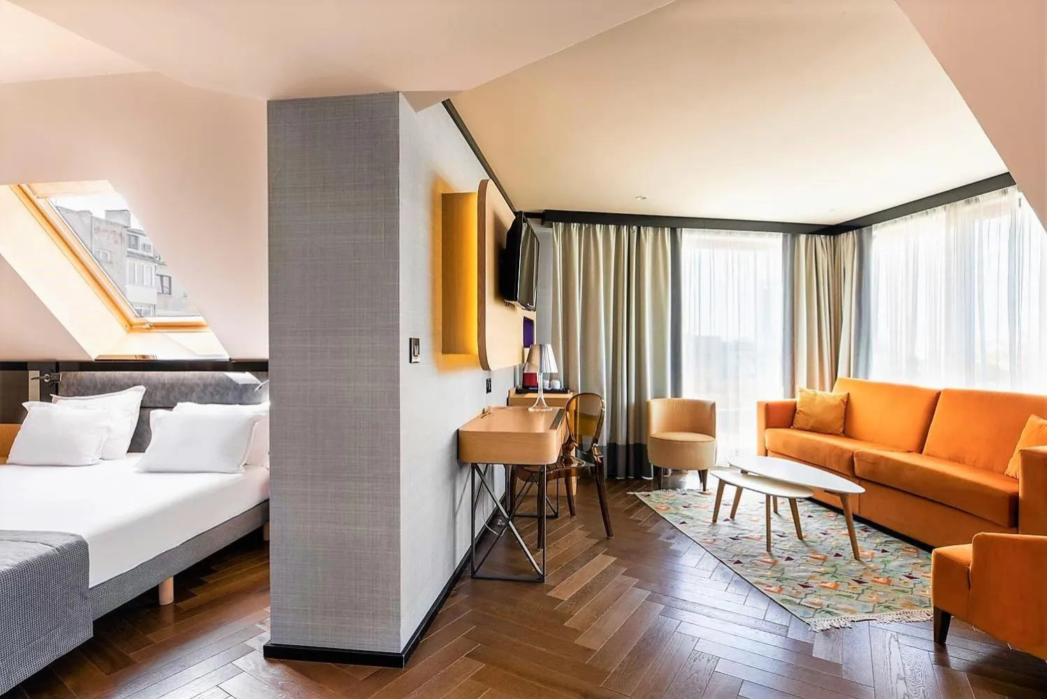 Living room, Bed in Eurostars Sofia City