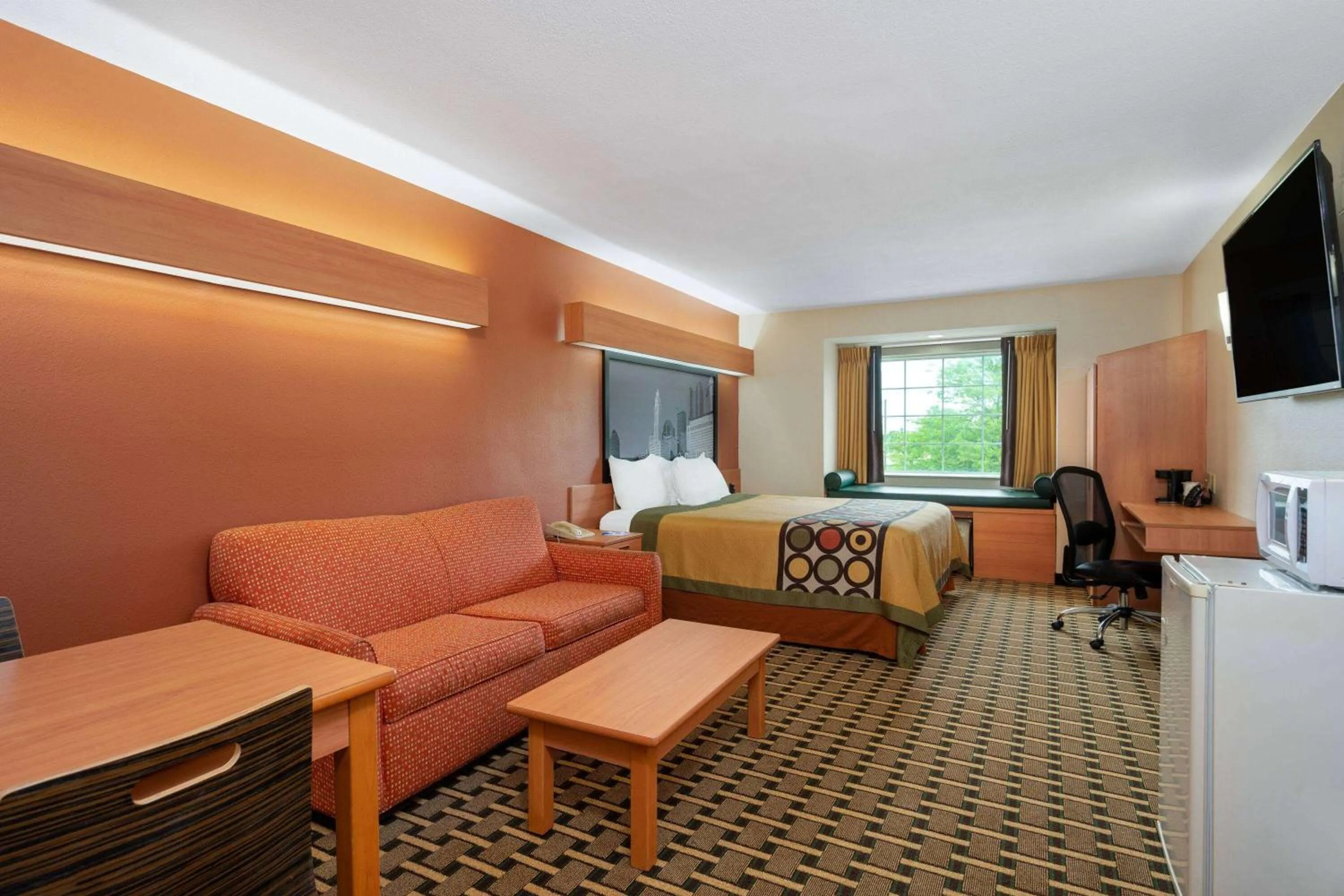 Bed in Super 8 by Wyndham Columbus West