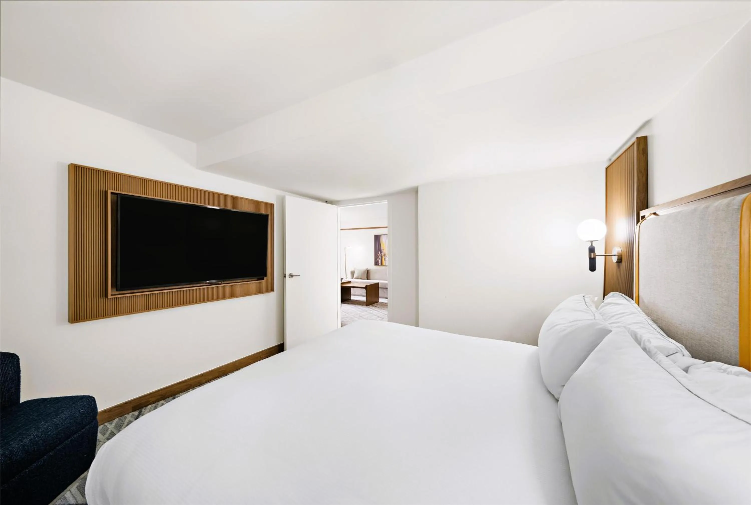 Bed in Hilton College Station & Conference Center