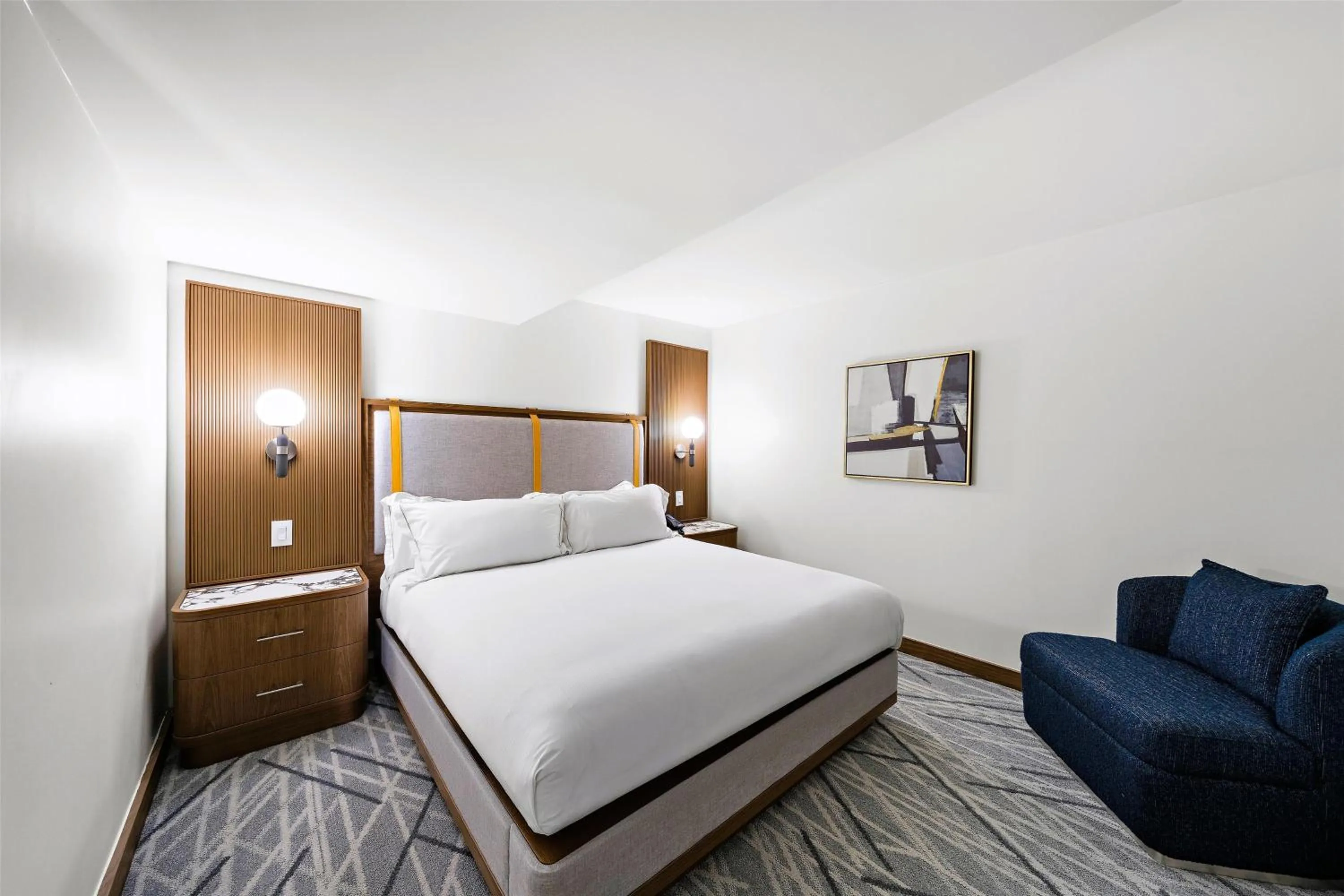 Bed in Hilton College Station & Conference Center