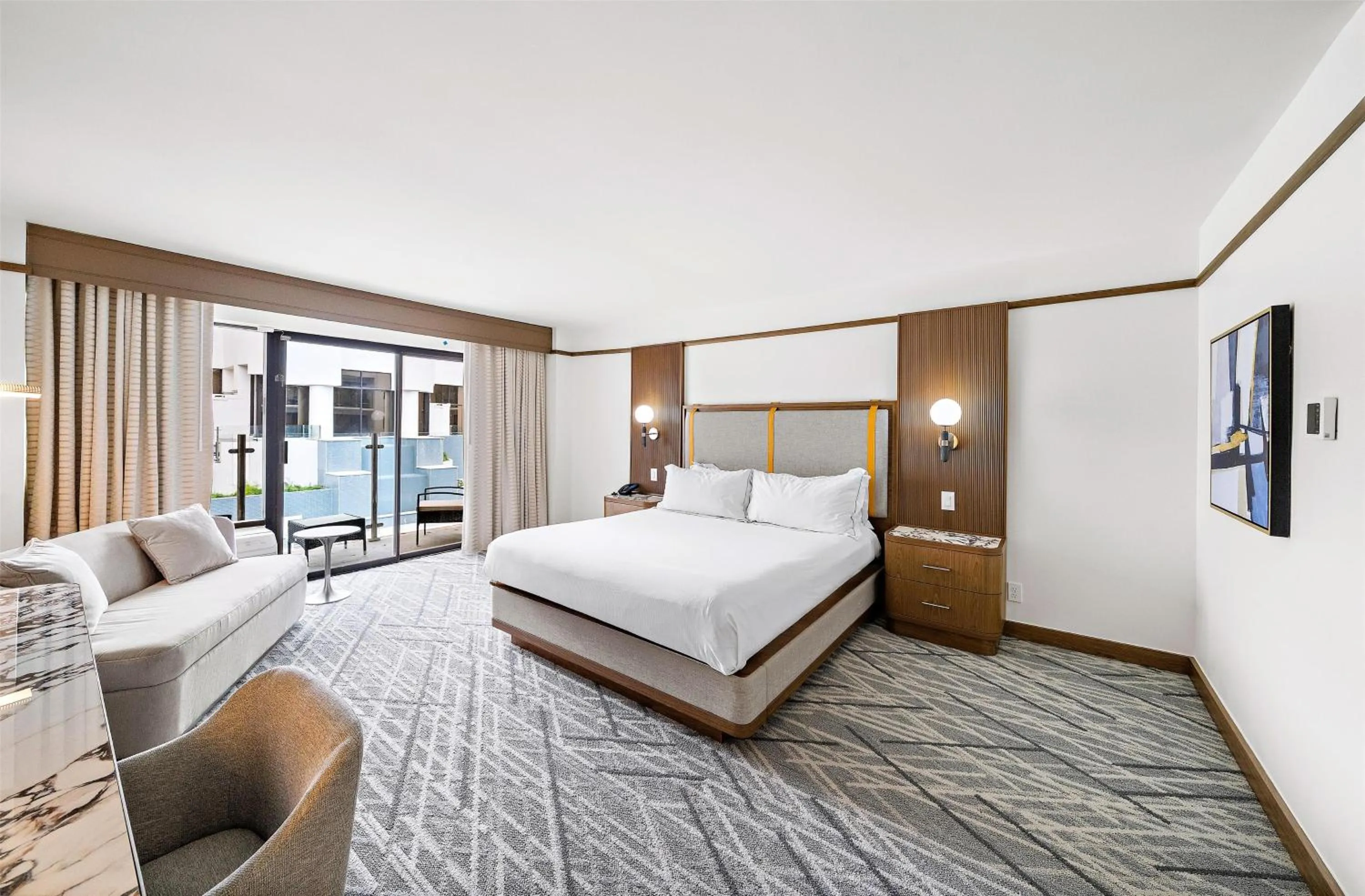 Bed in Hilton College Station & Conference Center