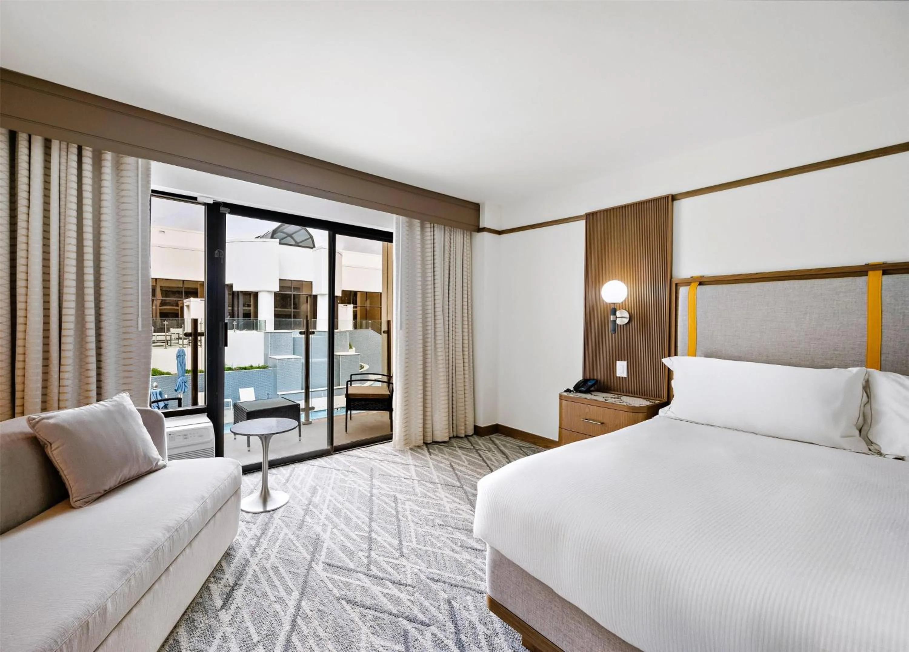 Living room, Bed in Hilton College Station & Conference Center