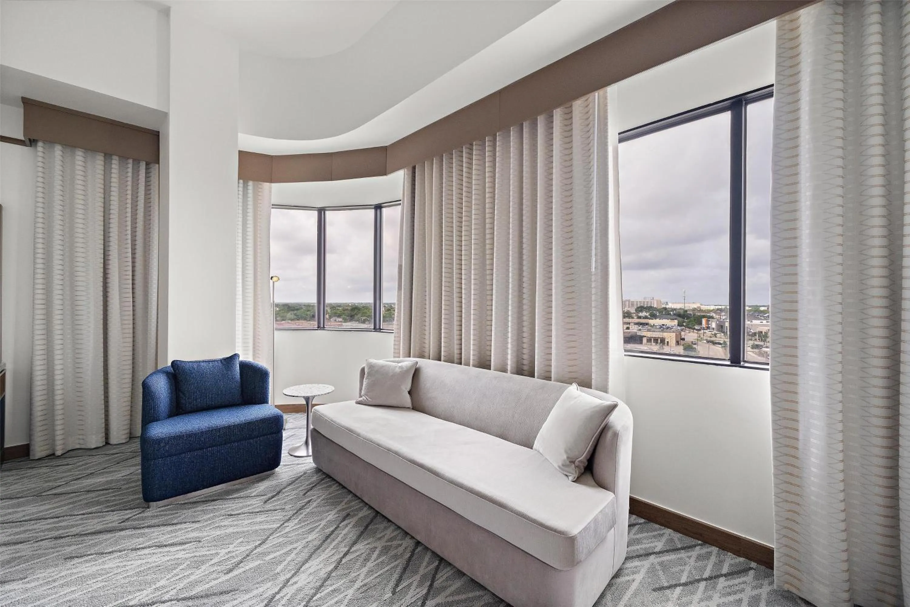 Living room in Hilton College Station & Conference Center