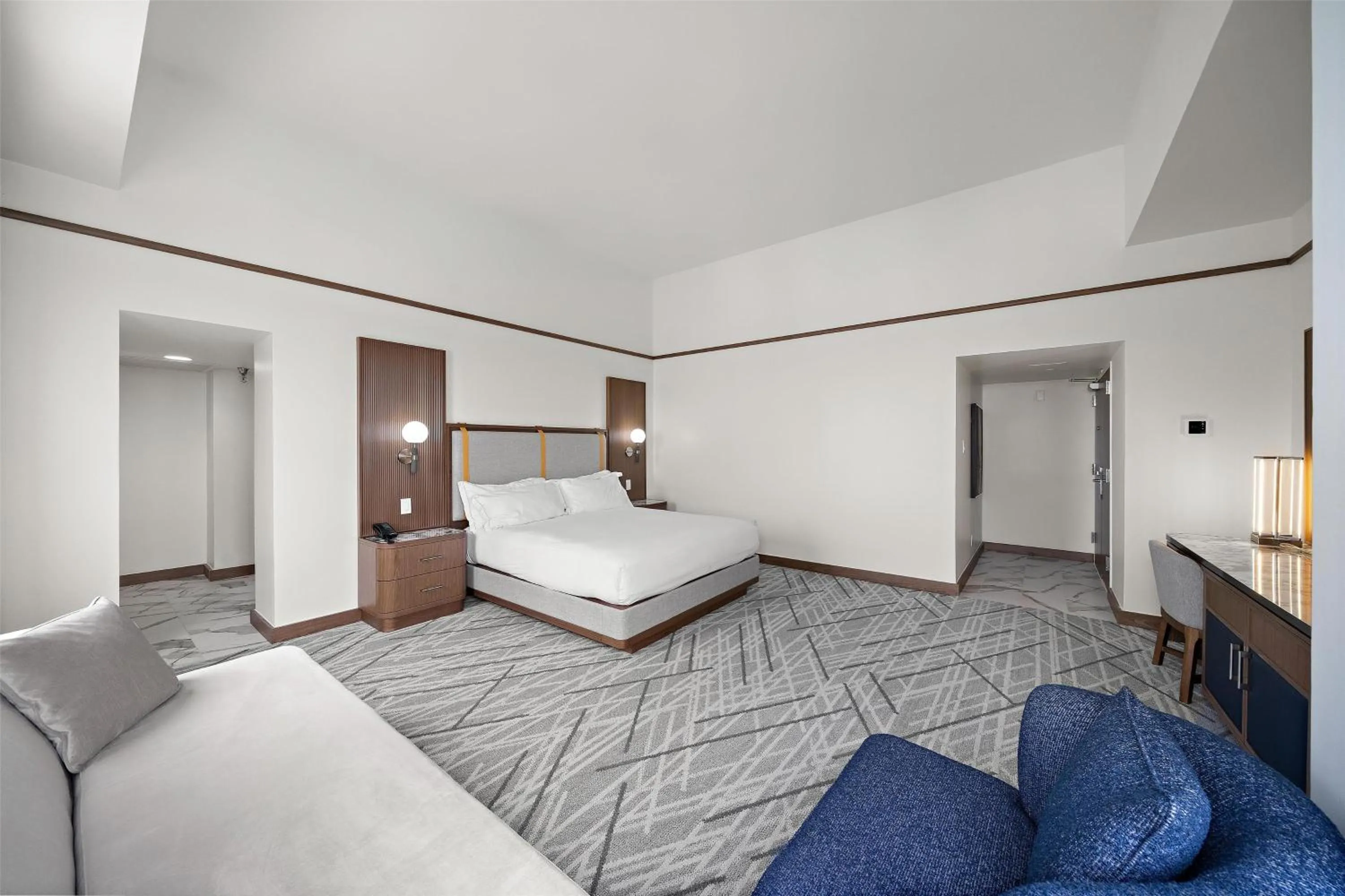 Bed in Hilton College Station & Conference Center