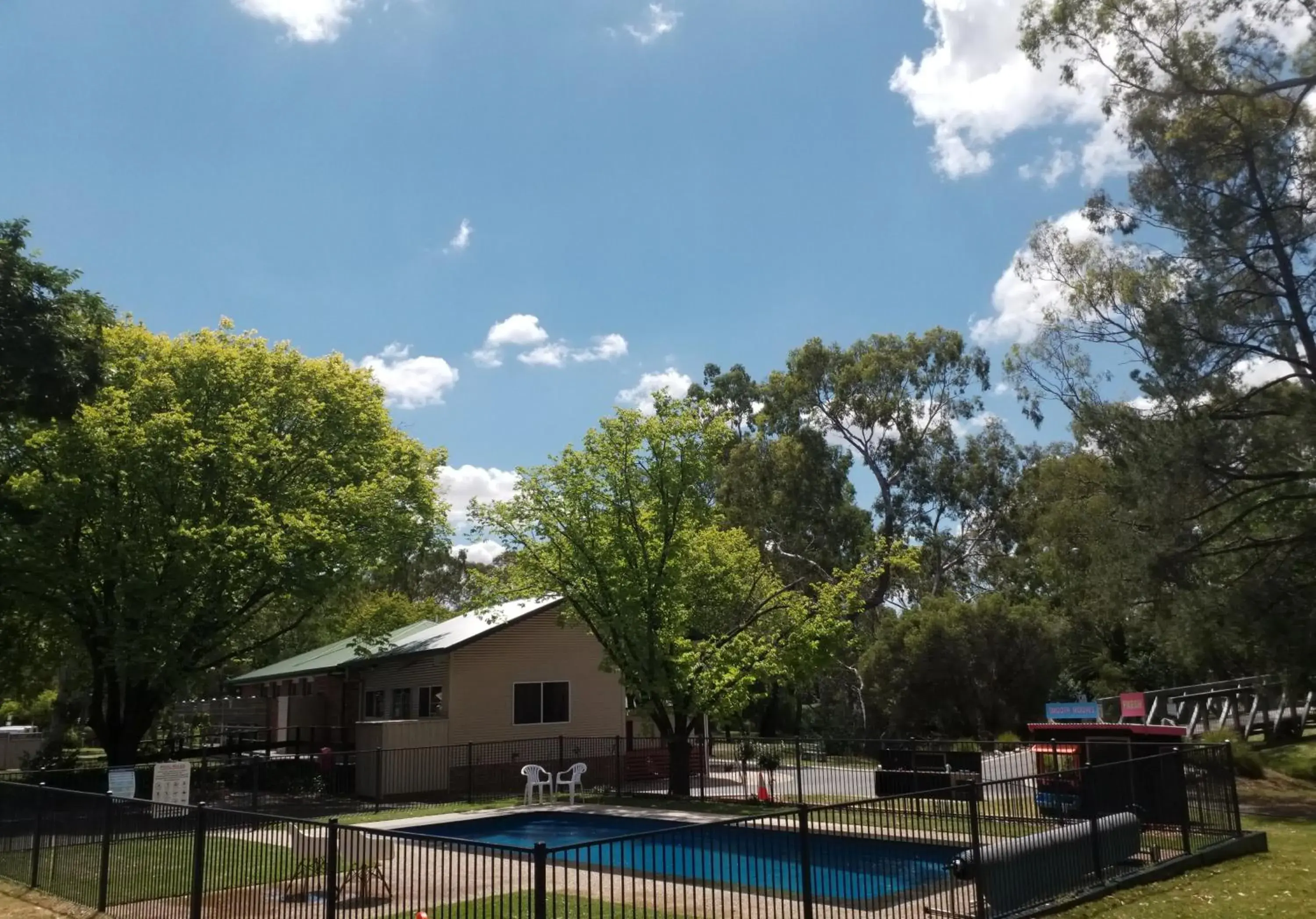 Family Suite with Pool Views in Euroa Caravan Park Family Suite with Pool Views in Euroa Caravan Park