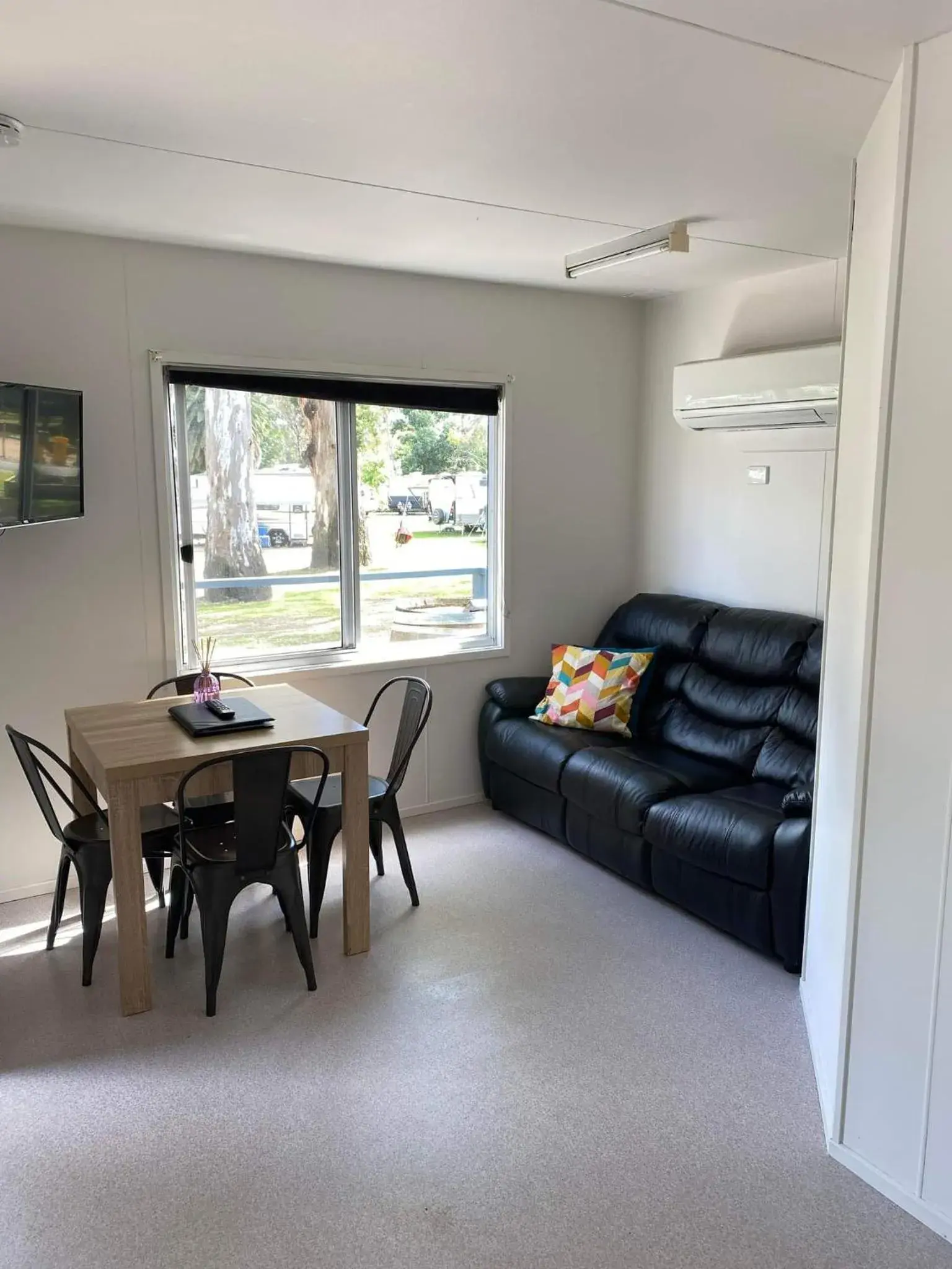 Family Room with Balcony - Pet Friendly in Euroa Caravan Park Family Room with Balcony - Pet Friendly in Euroa Caravan Park