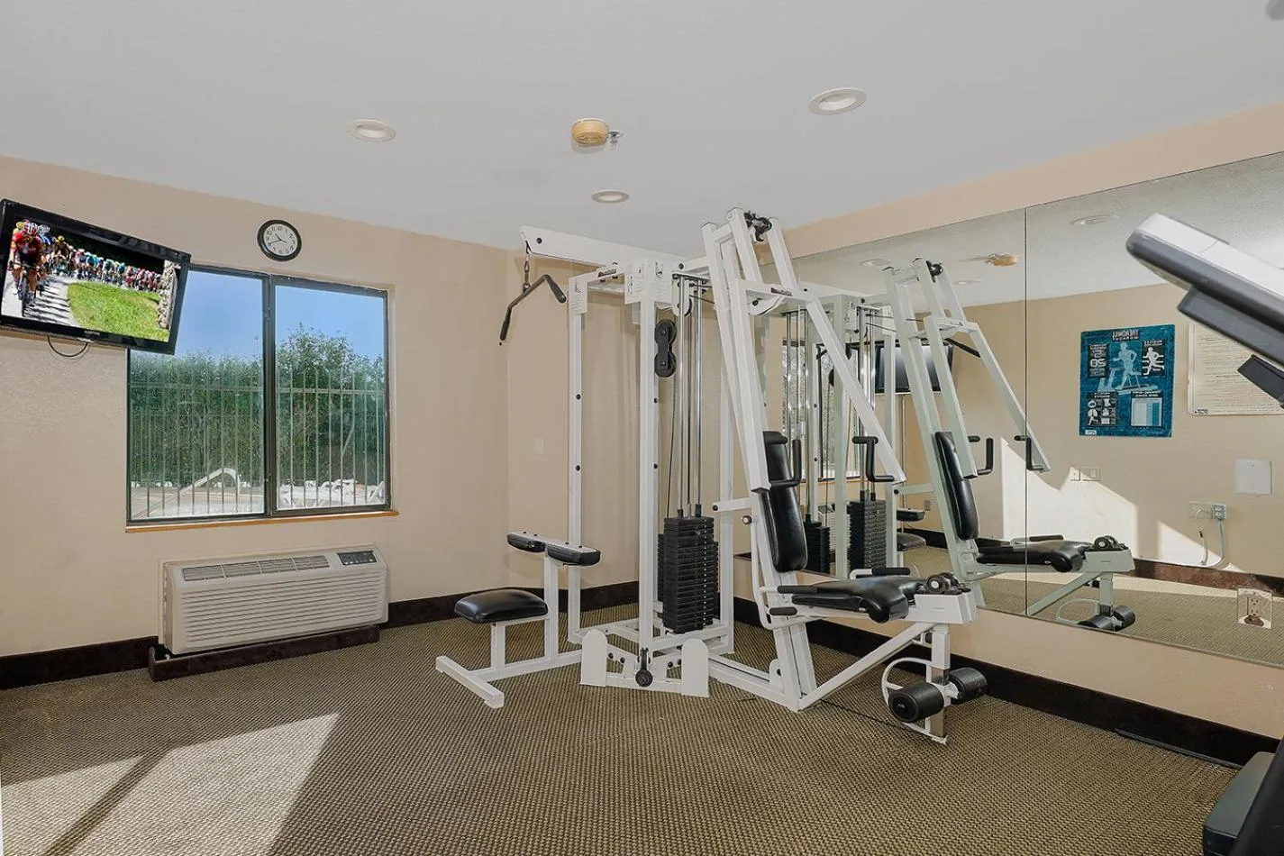 Fitness centre/facilities in GreenTree Inn - IAH Airport JFK Blvd