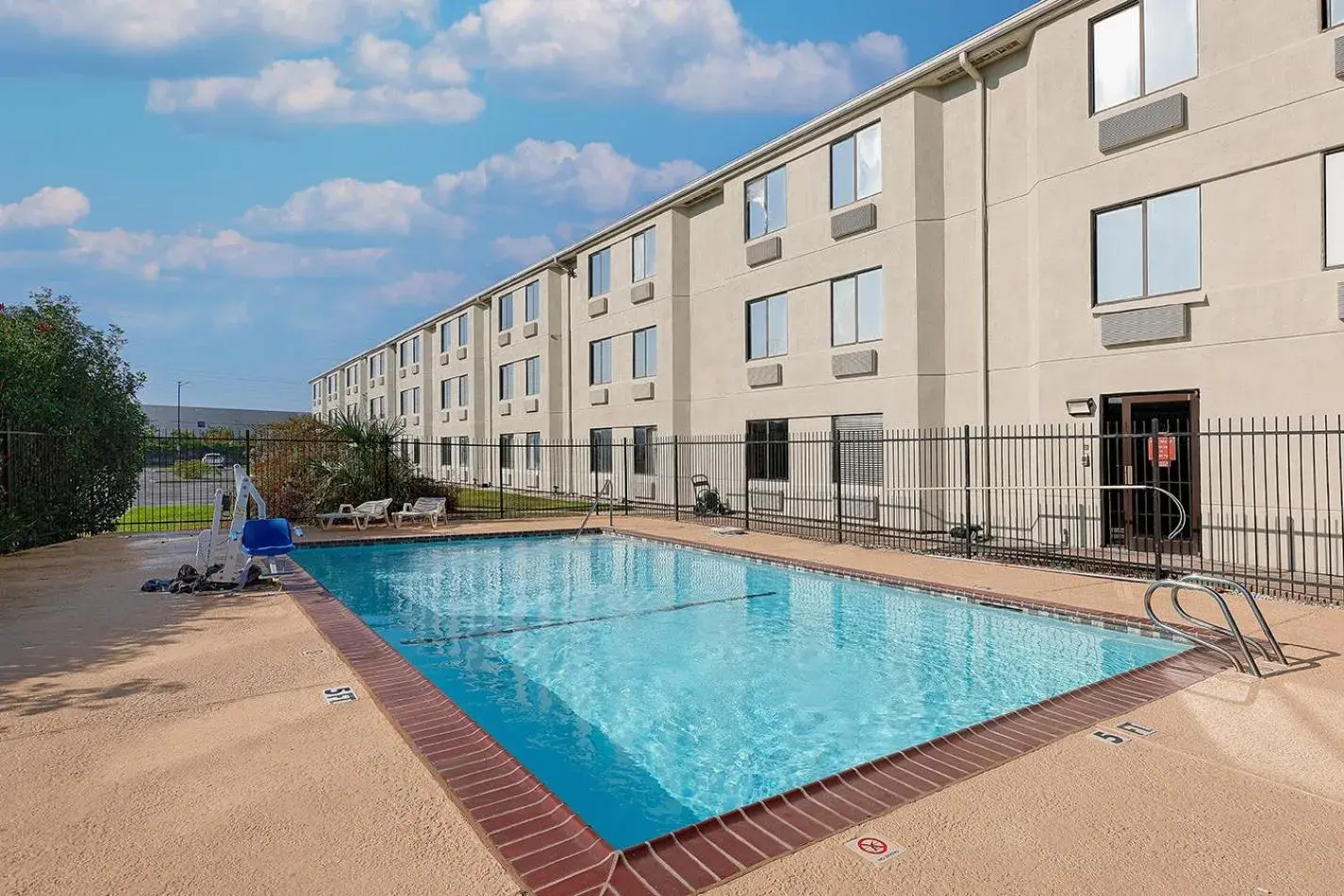 Swimming pool in GreenTree Inn - IAH Airport JFK Blvd Swimming pool in GreenTree Inn - IAH Airport JFK Blvd