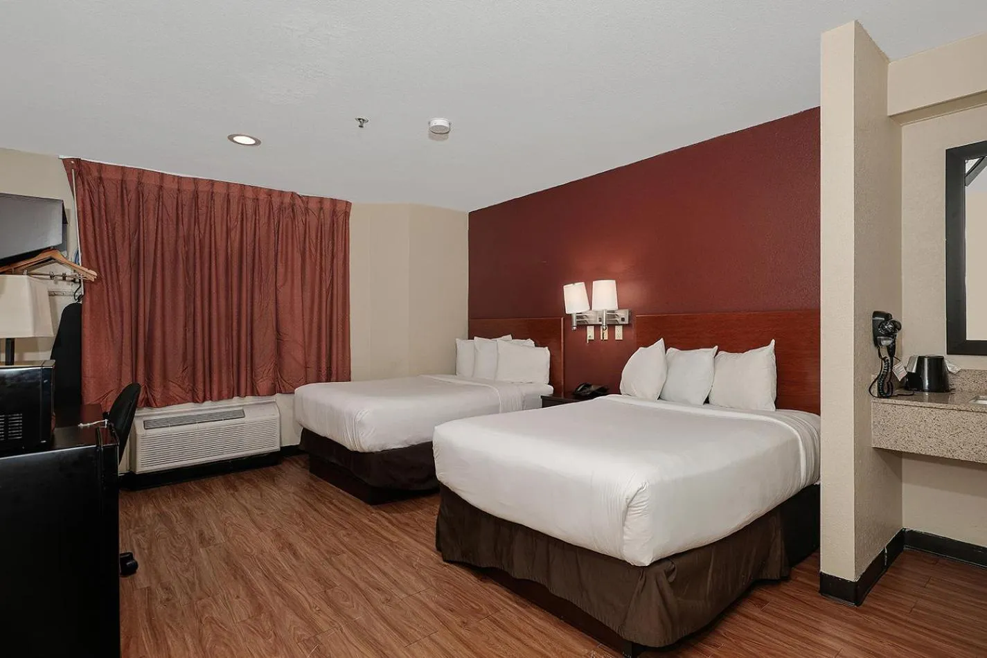 Bedroom, Bed in GreenTree Inn - IAH Airport JFK Blvd