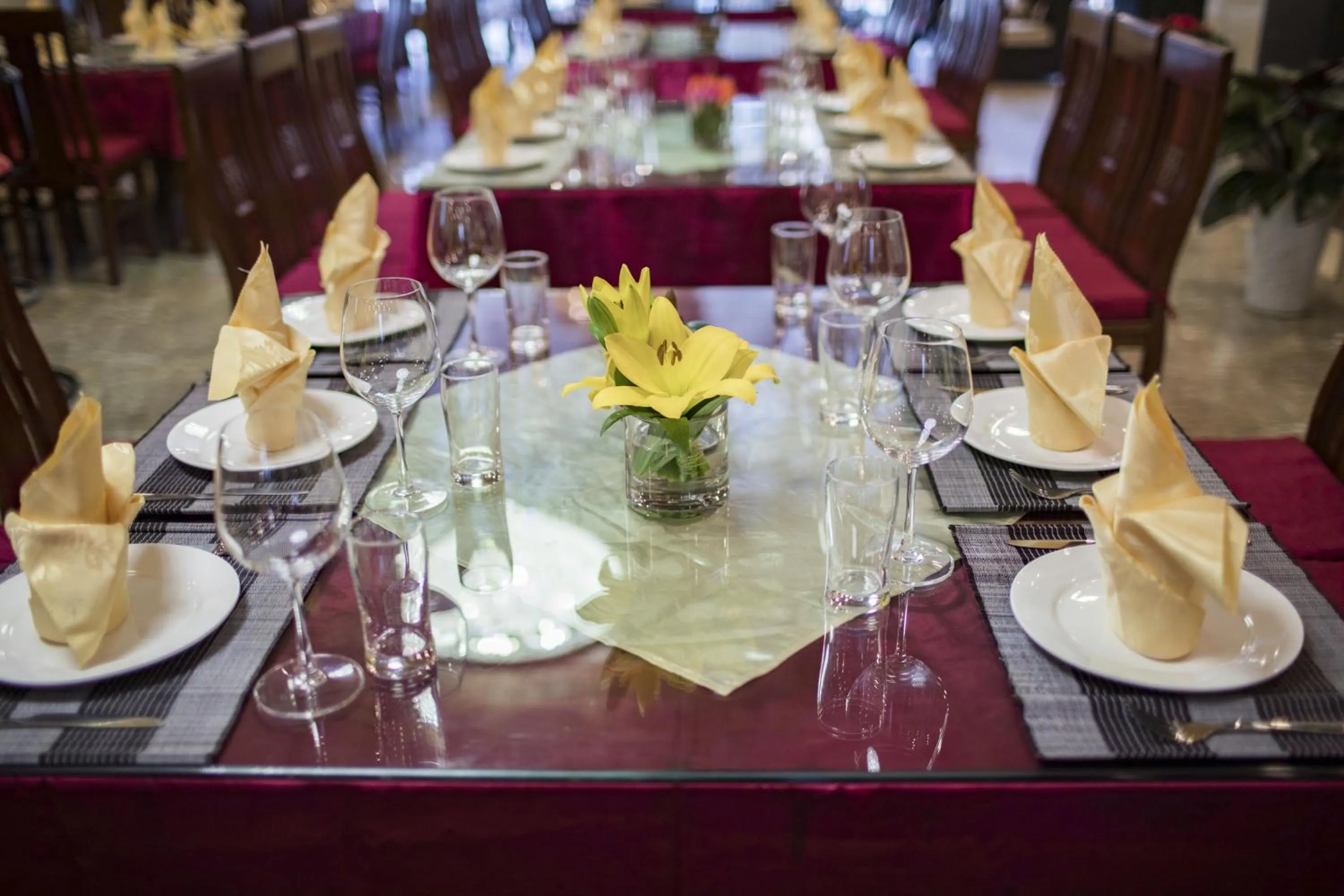 Restaurant/places to eat in Golden Town Hotel