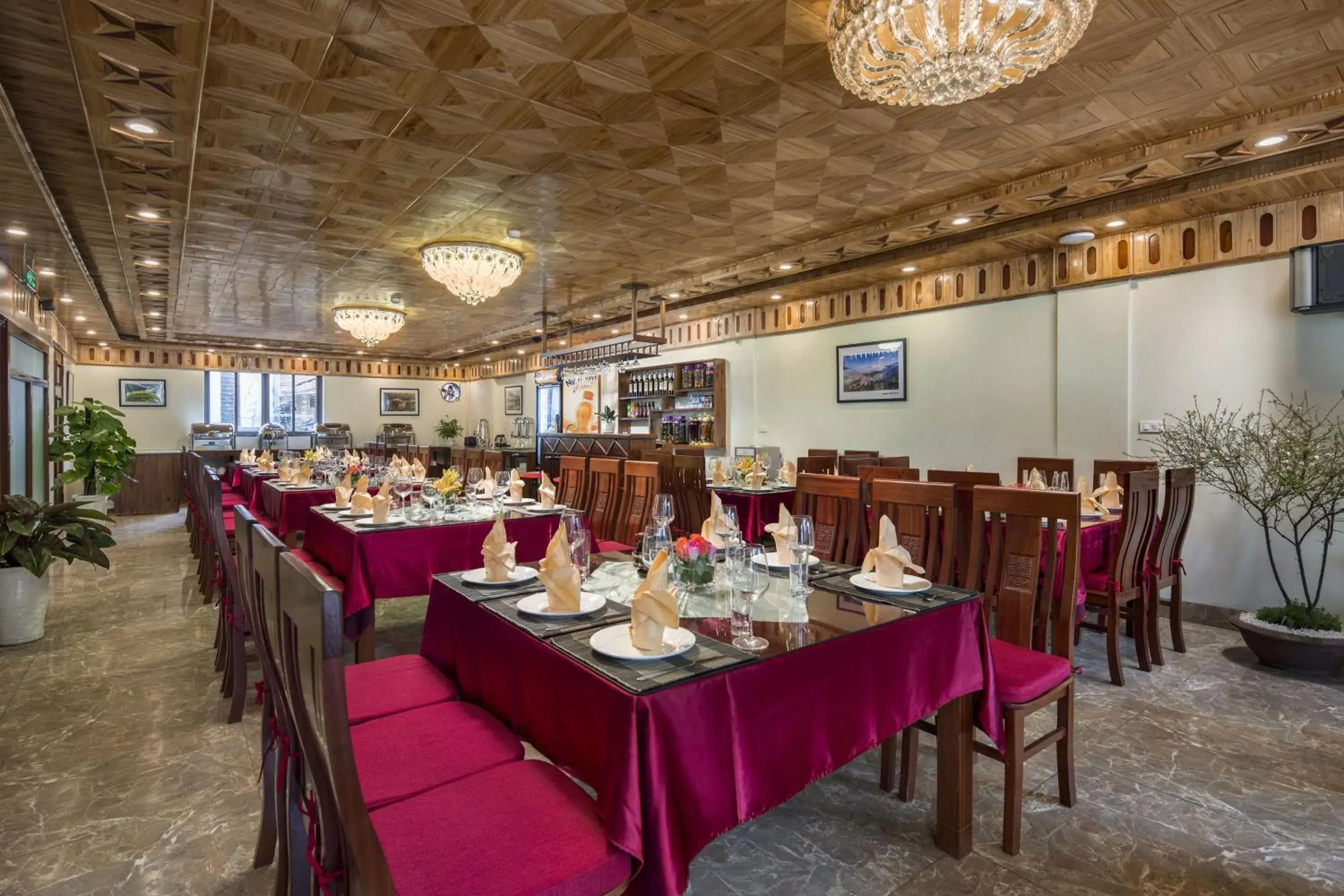 Restaurant/places to eat in Golden Town Hotel Restaurant/places to eat in Golden Town Hotel