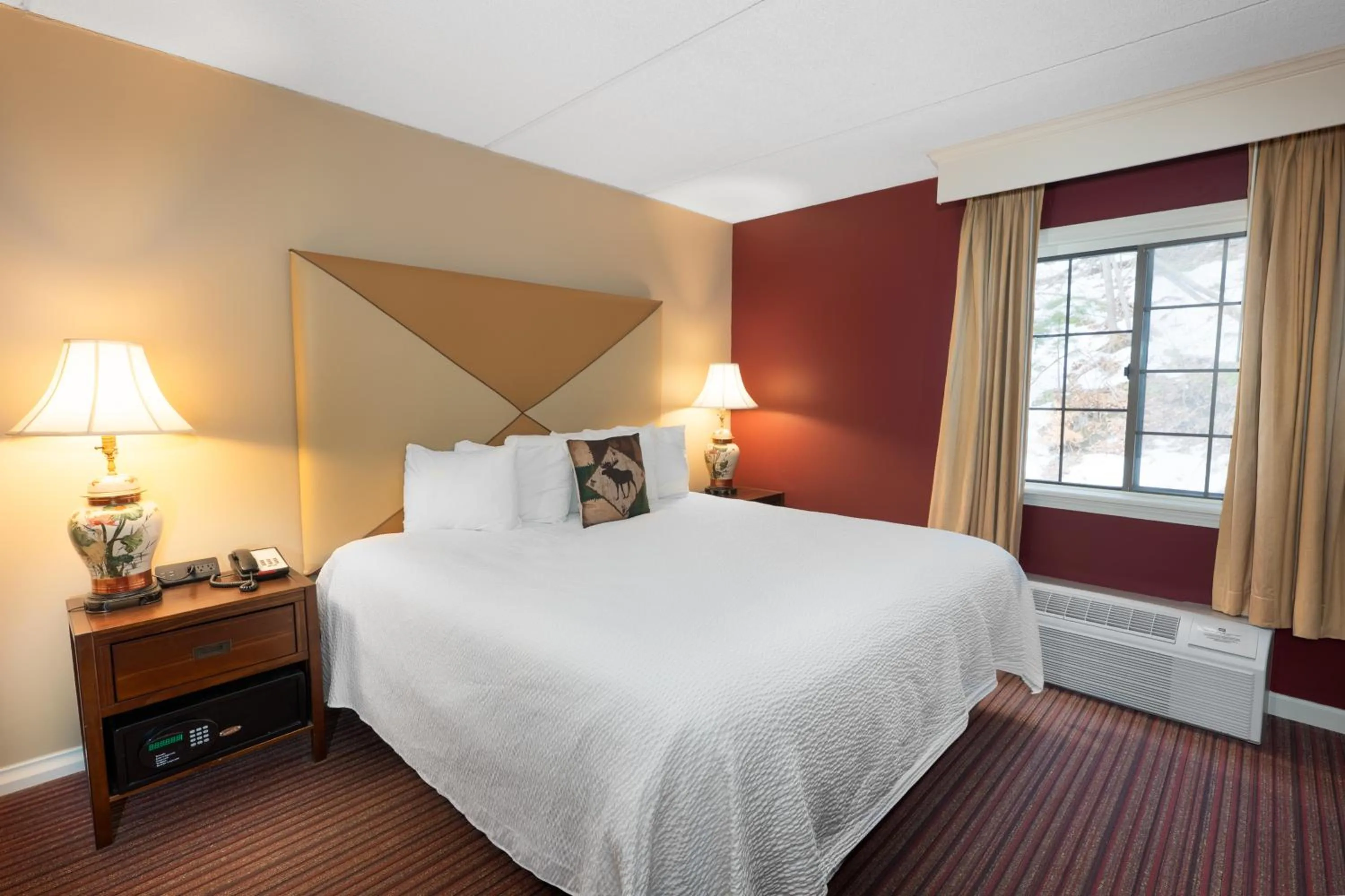 Bed in Fireside Inn & Suites West Lebanon