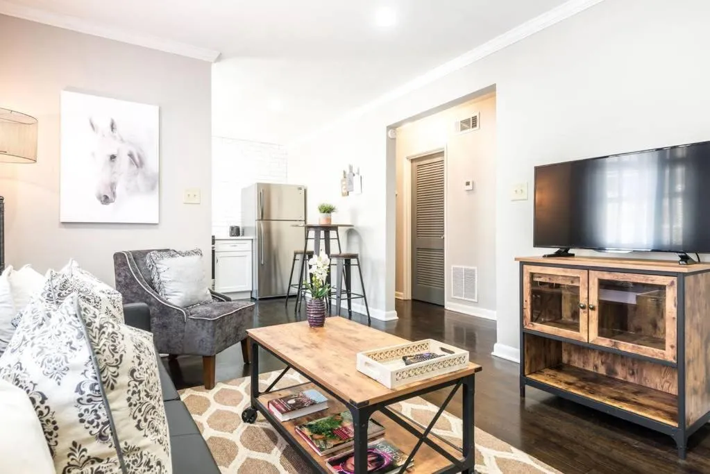 Stylish OneBedroom in Popular Virginia Highland 3miles to Mercedes Benz stadium