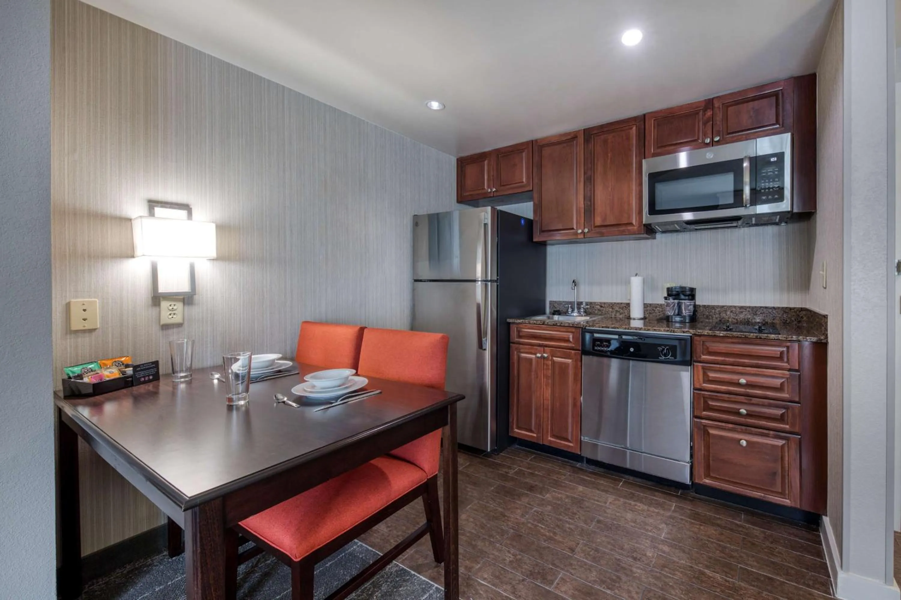 Kitchen or kitchenette in Homewood Suites by Hilton Olmsted Village