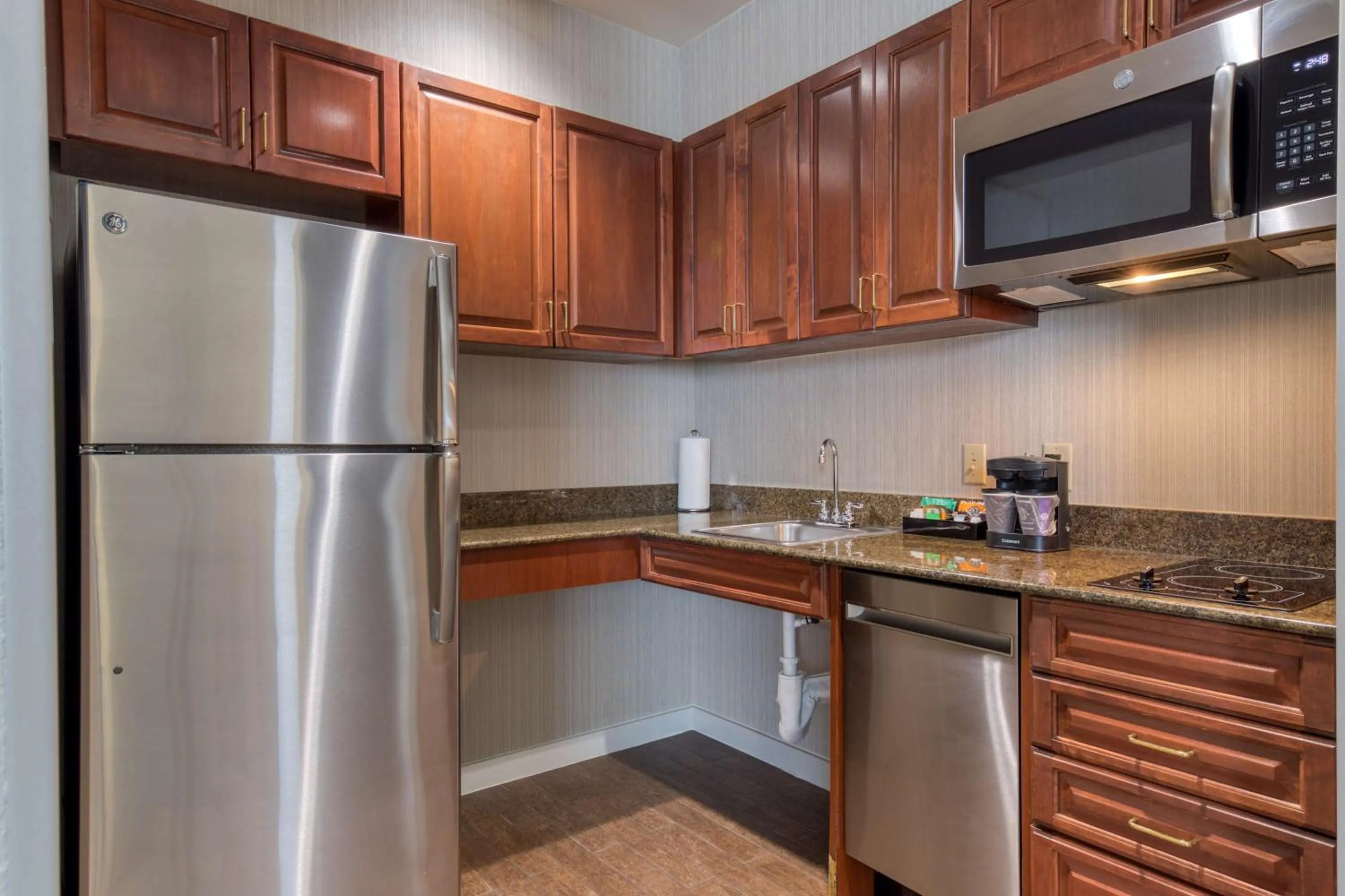 Kitchen or kitchenette in Homewood Suites by Hilton Olmsted Village