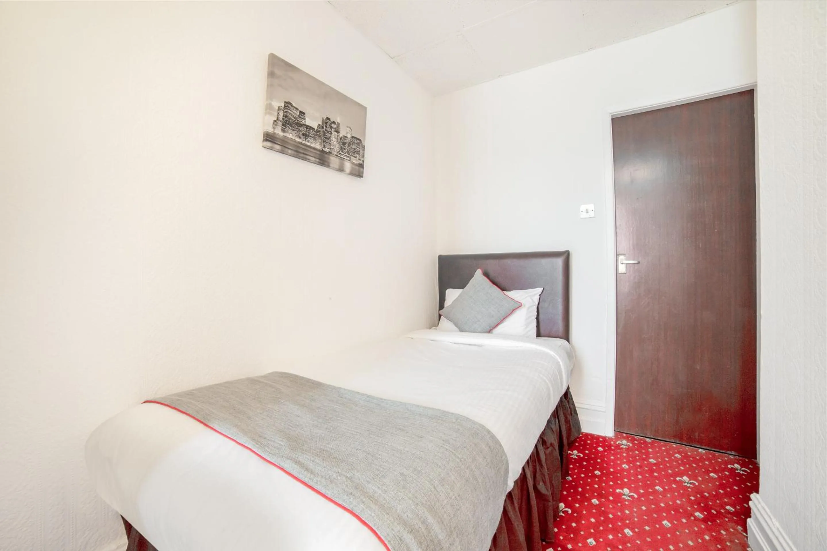 Bedroom in OYO The Golden Cheval Hotel